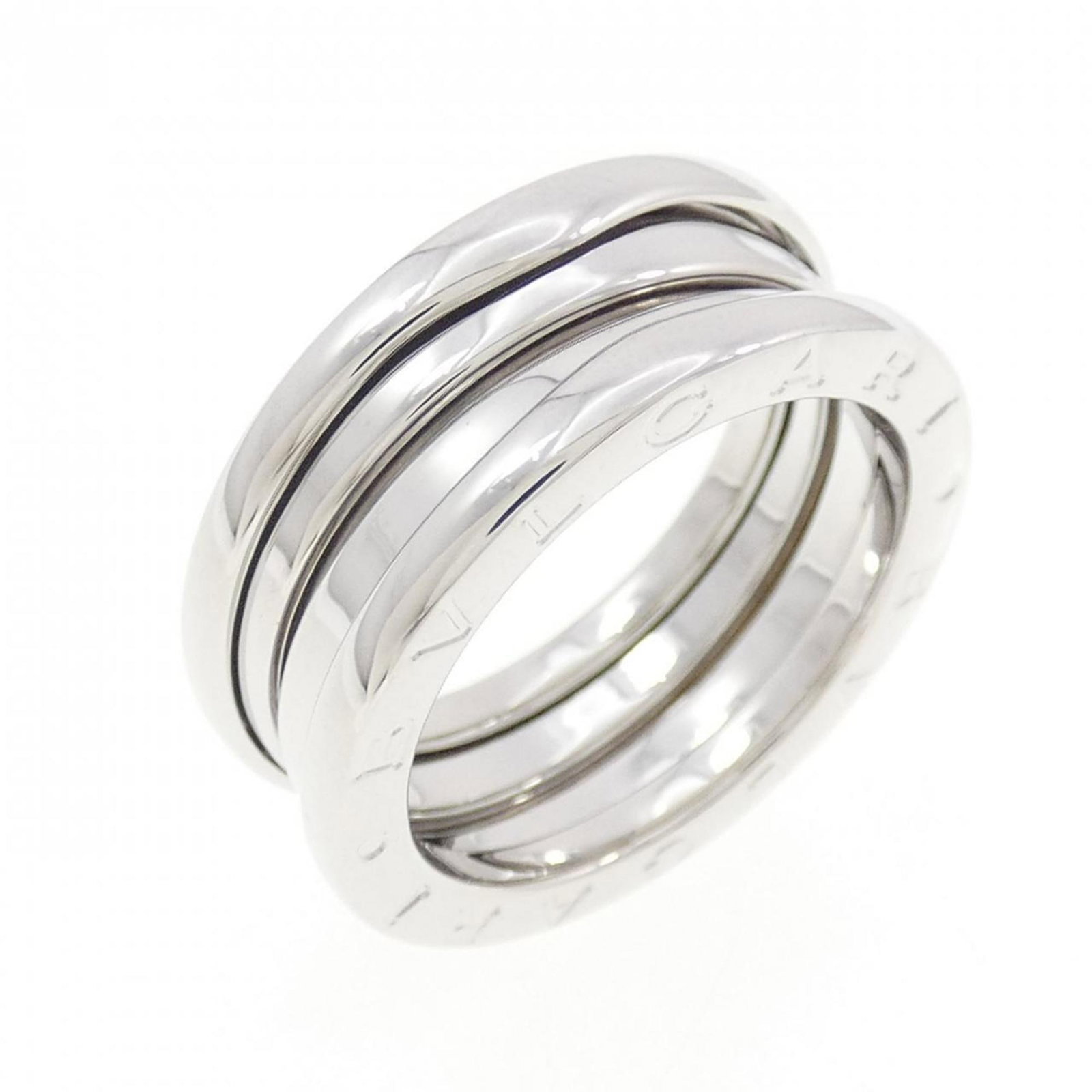 Bvlgari Band Ring White Gold (18K): Bvlgari Band Ring White Gold (18K) A beautiful Bvlgari band ring in white gold 18K, featuring a sleek and sophisticated design that adds a touch of luxury to any outfit. With its classic style and