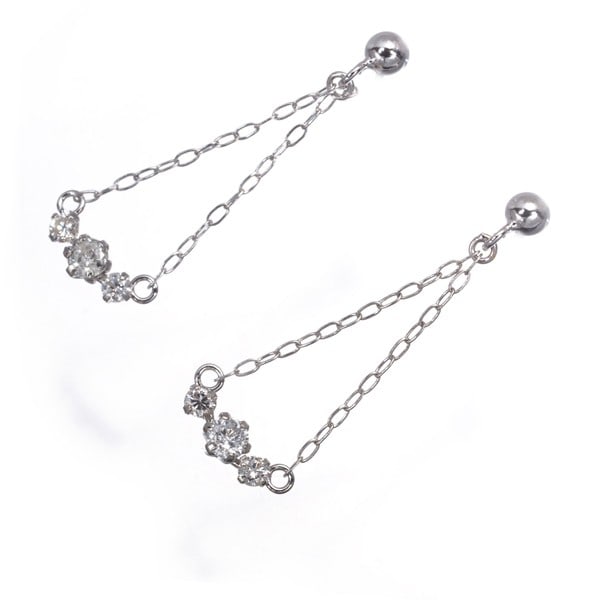 White gold diamond earrings 18k 3p 0.09ct: White gold diamond earrings 18k 3p 0.09ct Elegant 18k white gold earrings adorned with a natural 0.09ct diamond, crafted in Japan for a touch of understated sophistication. The stud design showcases