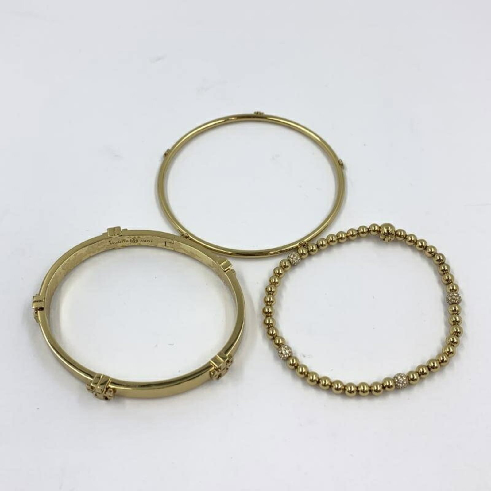 Tory Burch is a charm bracelet.: Tory Burch is a charm bracelet. Tory Burch's charm bracelet is a stylish accessory featuring gold hardware and subtle charm details. With signs of wear, this pre-owned piece still boasts its original