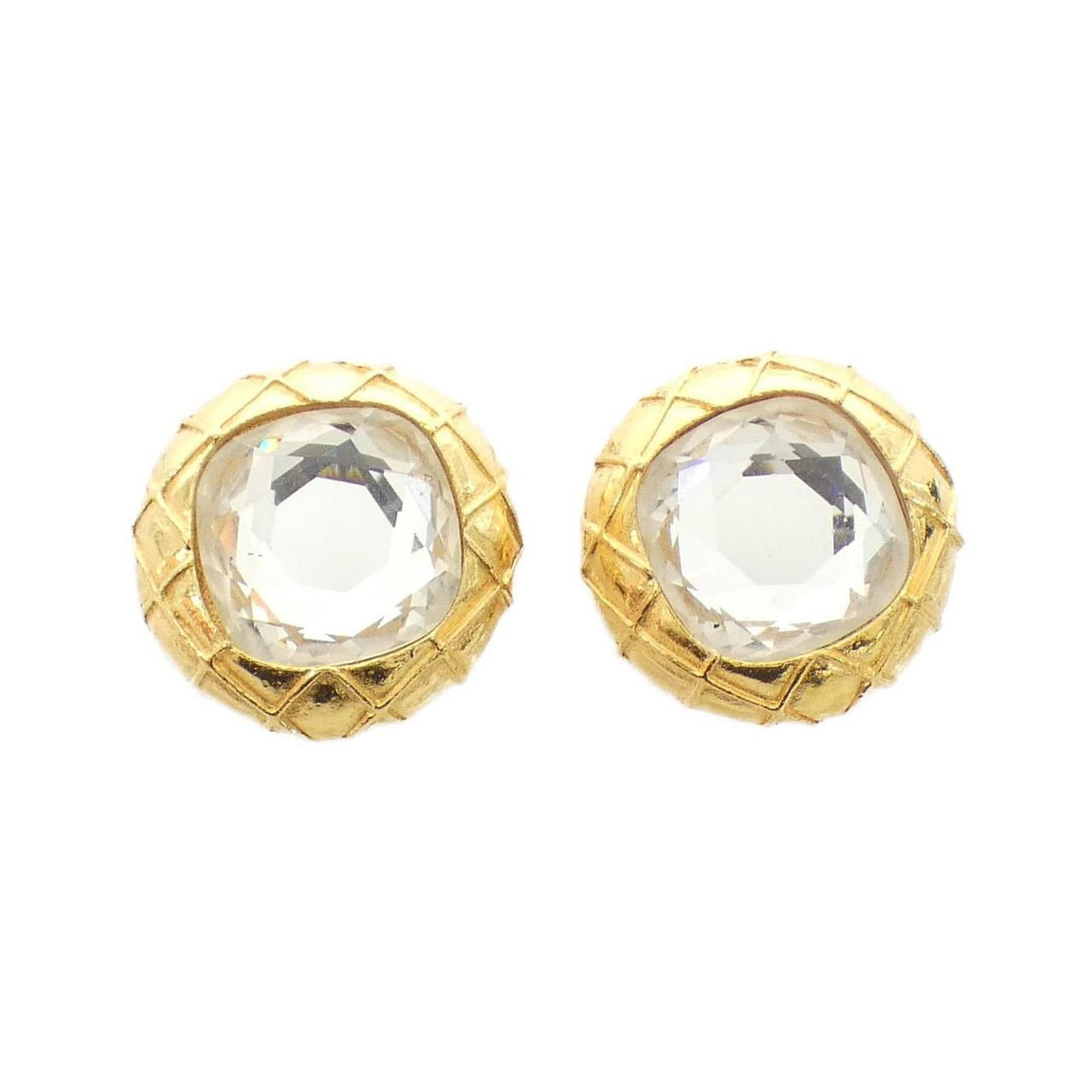 Earrings by Chanel: Earrings by Chanel Authentic Chanel clip earrings with a timeless design, featuring a 26mm x 26mm rectangular shape. These earrings have been carefully worn and show some minor signs of usage, includi