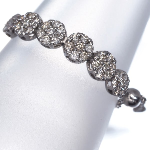 Diamond 0.30Ct One Size Fits All Flower Chain Ring 950 Platinum: Diamond 0.30Ct One Size Fits All Flower Chain Ring 950 Platinum A stunning 0.30ct diamond adorns this sleek one-size-fits-all flower chain ring crafted from 950 platinum, showcasing the natural