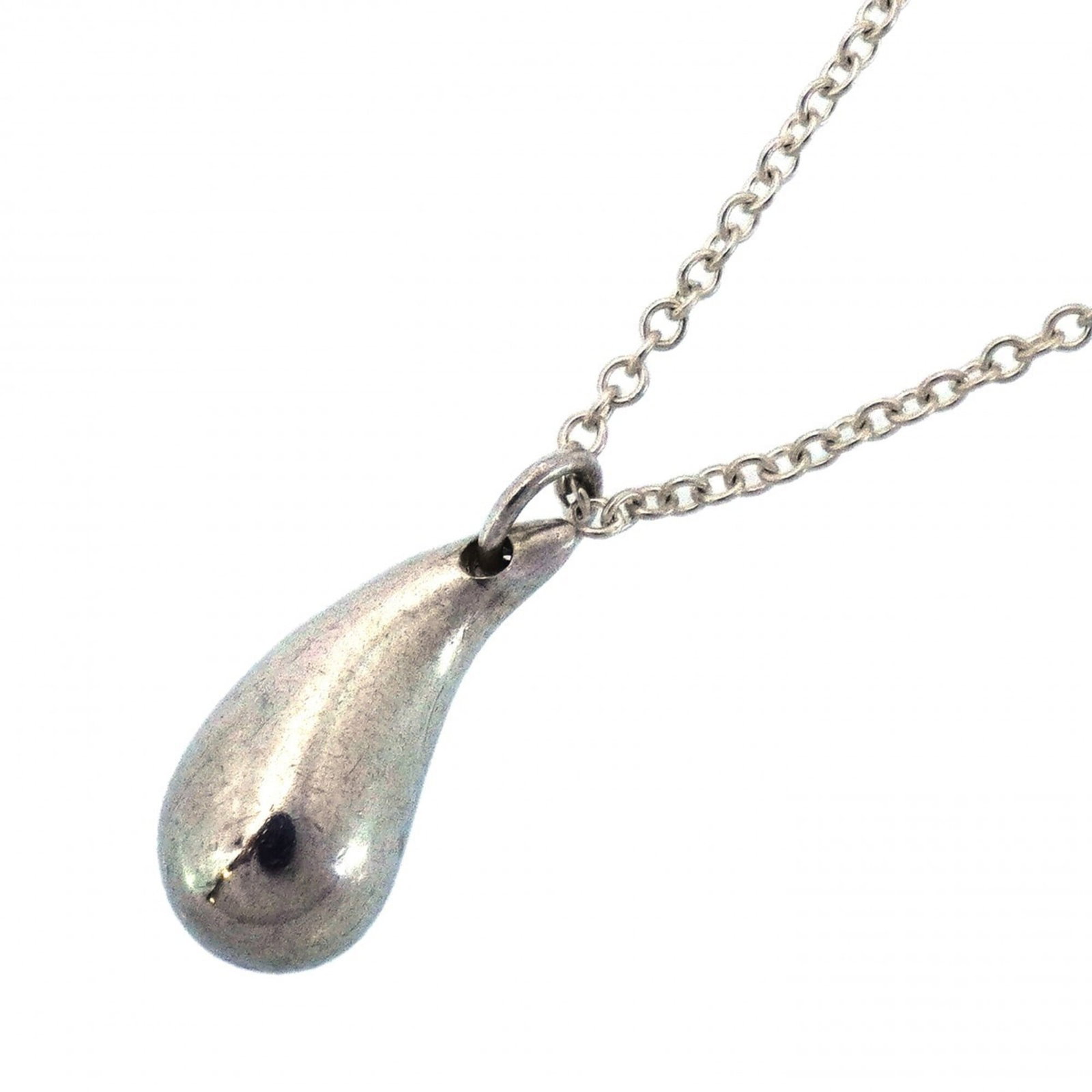 Tiffany and Co sterling silver teardrop necklace for women: Tiffany and Co sterling silver teardrop necklace for women A stunning Tiffany and Co sterling silver teardrop necklace for women, featuring a 14.1mm x 5.5mm pendant suspended from a chain with a 41cm