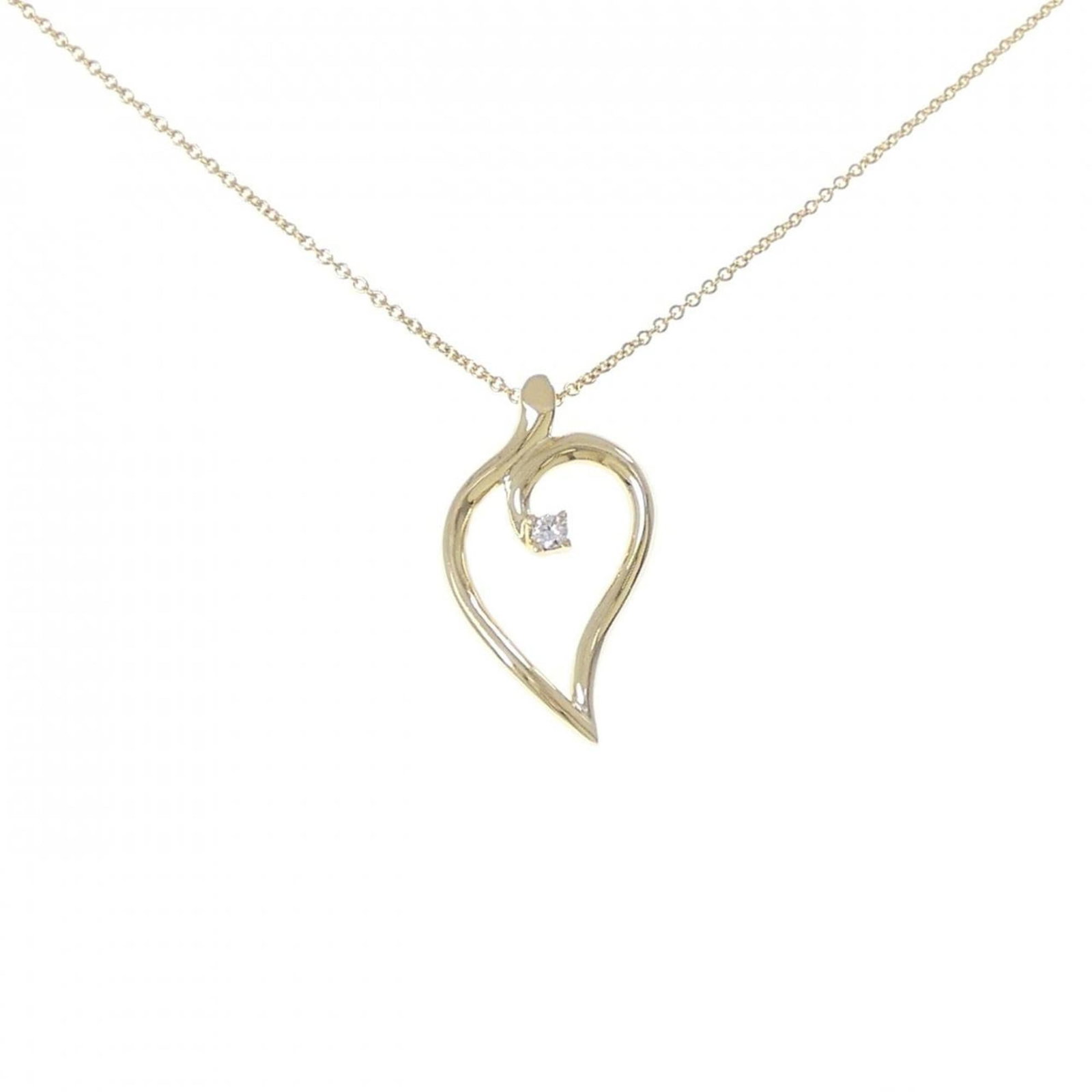Tiffany leaf necklace: Tiffany leaf necklace A stunning 18K yellow gold Tiffany necklace featuring a beautiful diamond pendant, crafted to add a touch of elegance to any outfit. The delicate chain and petite pendant make fo
