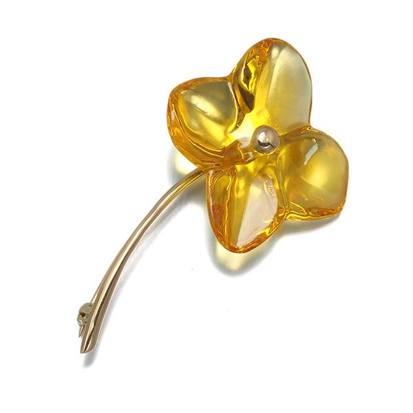 Baccarat Brooch Crystal Glass Hortensia Flower Yellow 18K 750 Yellow Gold: Baccarat Brooch Crystal Glass Hortensia Flower Yellow 18K 750 Yellow Gold Elegant and refined, this Baccarat brooch showcases a stunning Hortensia flower design crafted from 18k yellow gold. The cente