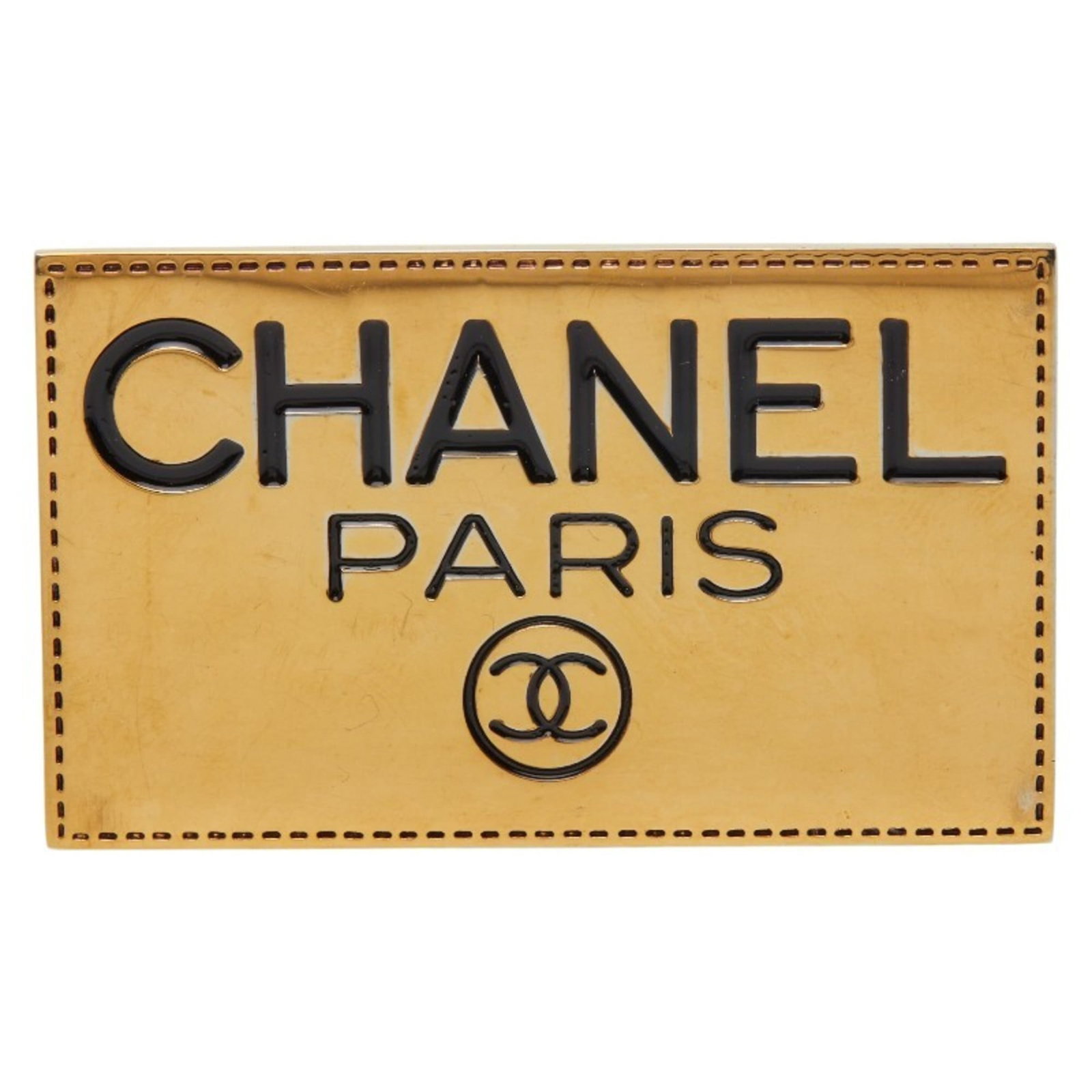 Chanel is a gold brooch.: Chanel is a gold brooch. A stunning gold brooch from the iconic Chanel brand, this 3.2cm x 5.28cm piece boasts elegant design and intricate details. With its gold plating finish, it adds a touch of
