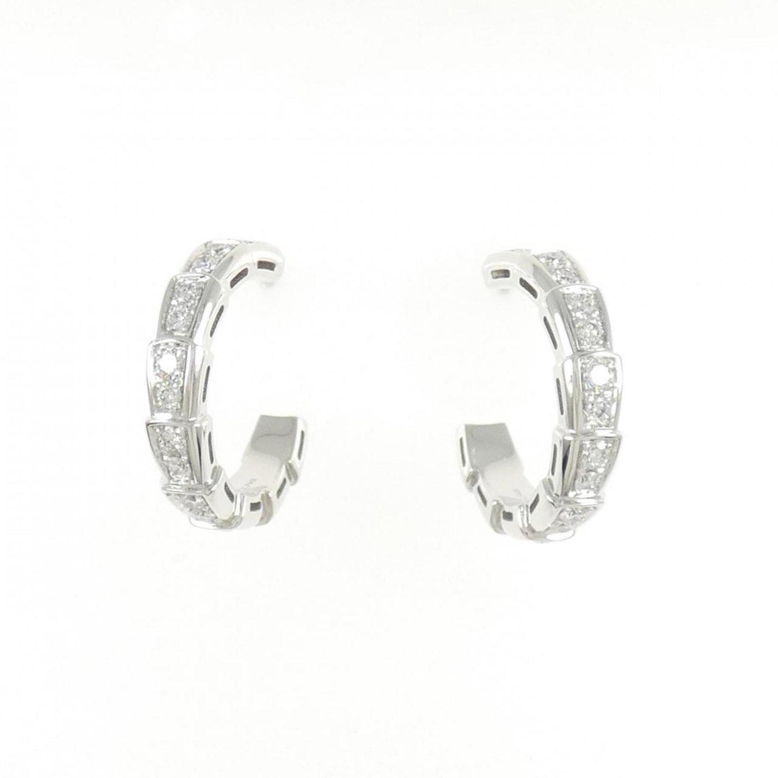Bvlgari White Gold Earrings Ring 18K: Bvlgari White Gold Earrings Ring 18K Elegant 18K white gold earrings with a diamond accent, crafted by renowned luxury brand Bvlgari. Featuring a sleek design and high-quality materials, these