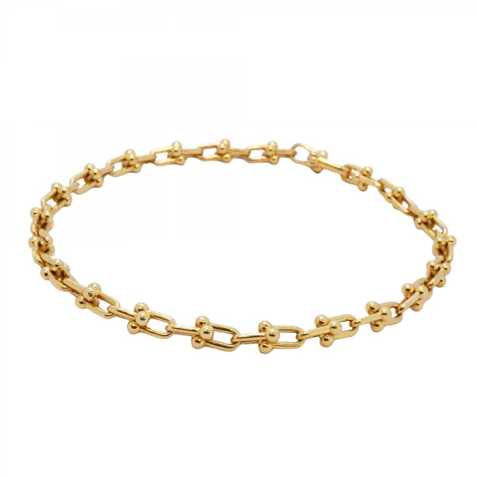 Tiffany charm bracelet in yellow gold.: Tiffany charm bracelet in yellow gold. A 17cm yellow gold (18K) Tiffany charm bracelet in excellent condition, with some traces of usage visible as minor scratches and dirt. The bracelet has been well