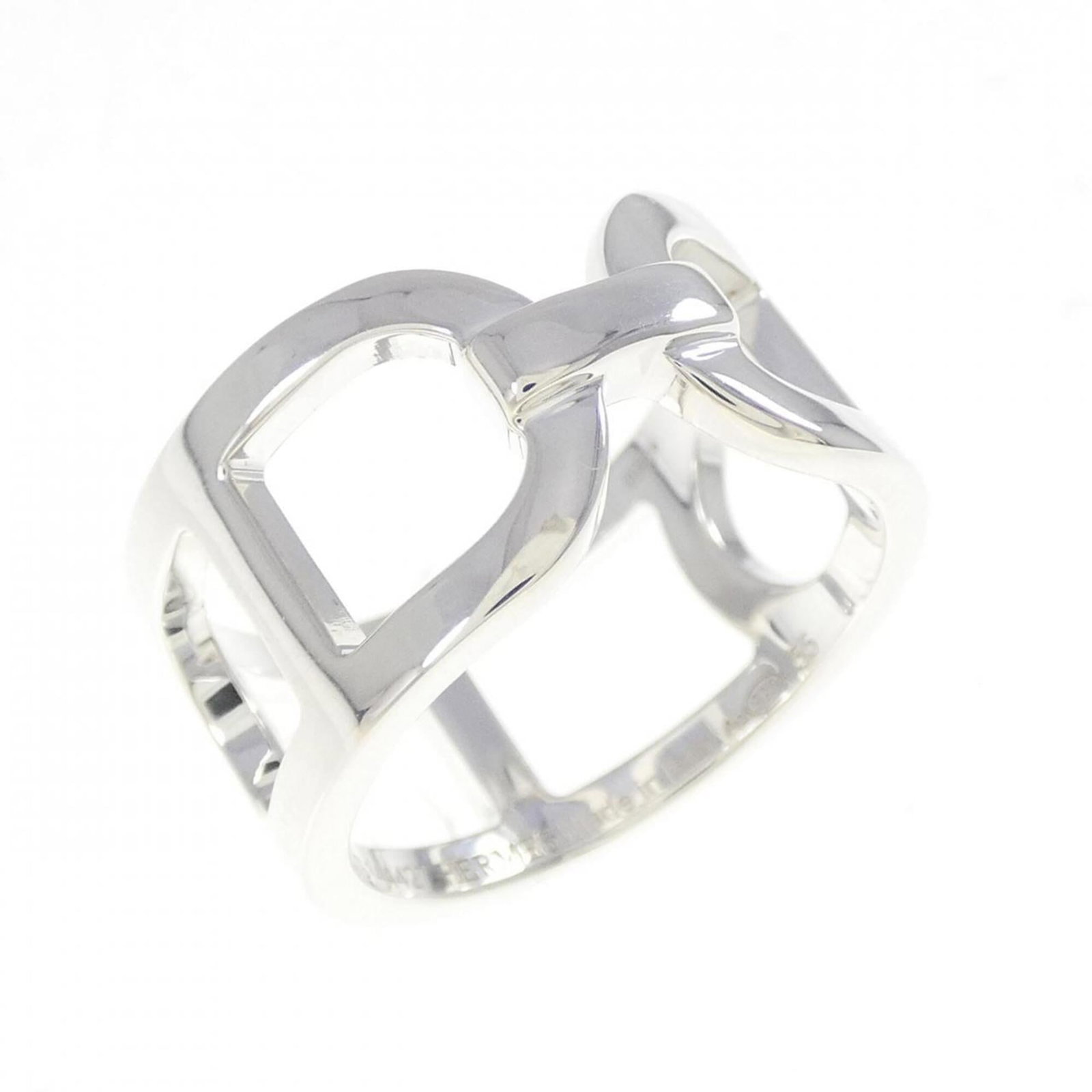 Silver band ring from Hermes.: Silver band ring from Hermes. A beautiful silver band ring from iconic luxury brand Hermes, crafted with 925 sterling silver and available in a US size 7.5. This pre-owned piece boasts a classic desig