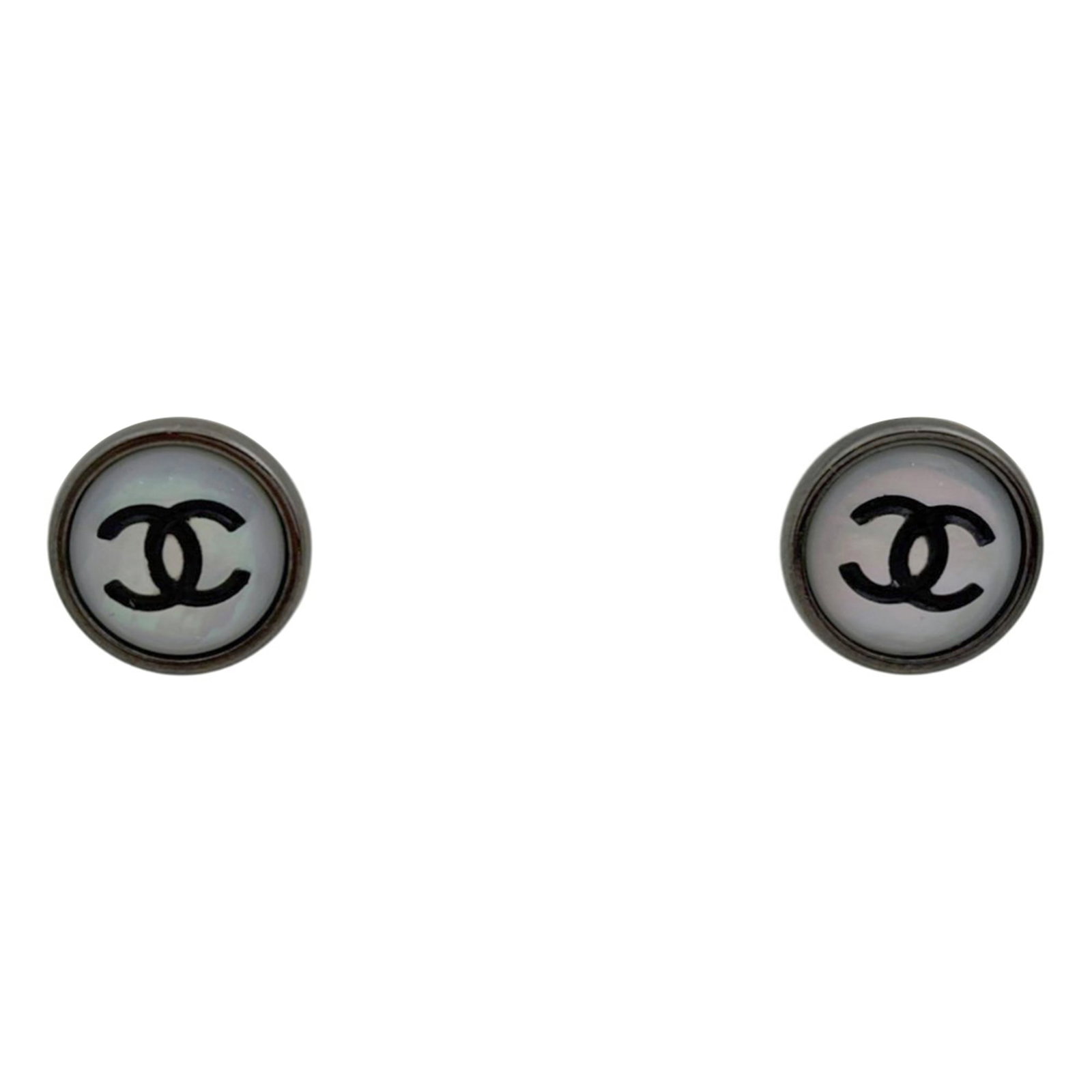 Chanel gold plating metal earrings: Chanel gold plating metal earrings Elegant Chanel gold plating metal earrings with a classic stud design. Made from durable gold plating and measuring 14mm x 13mm, these earrings add a touch of
