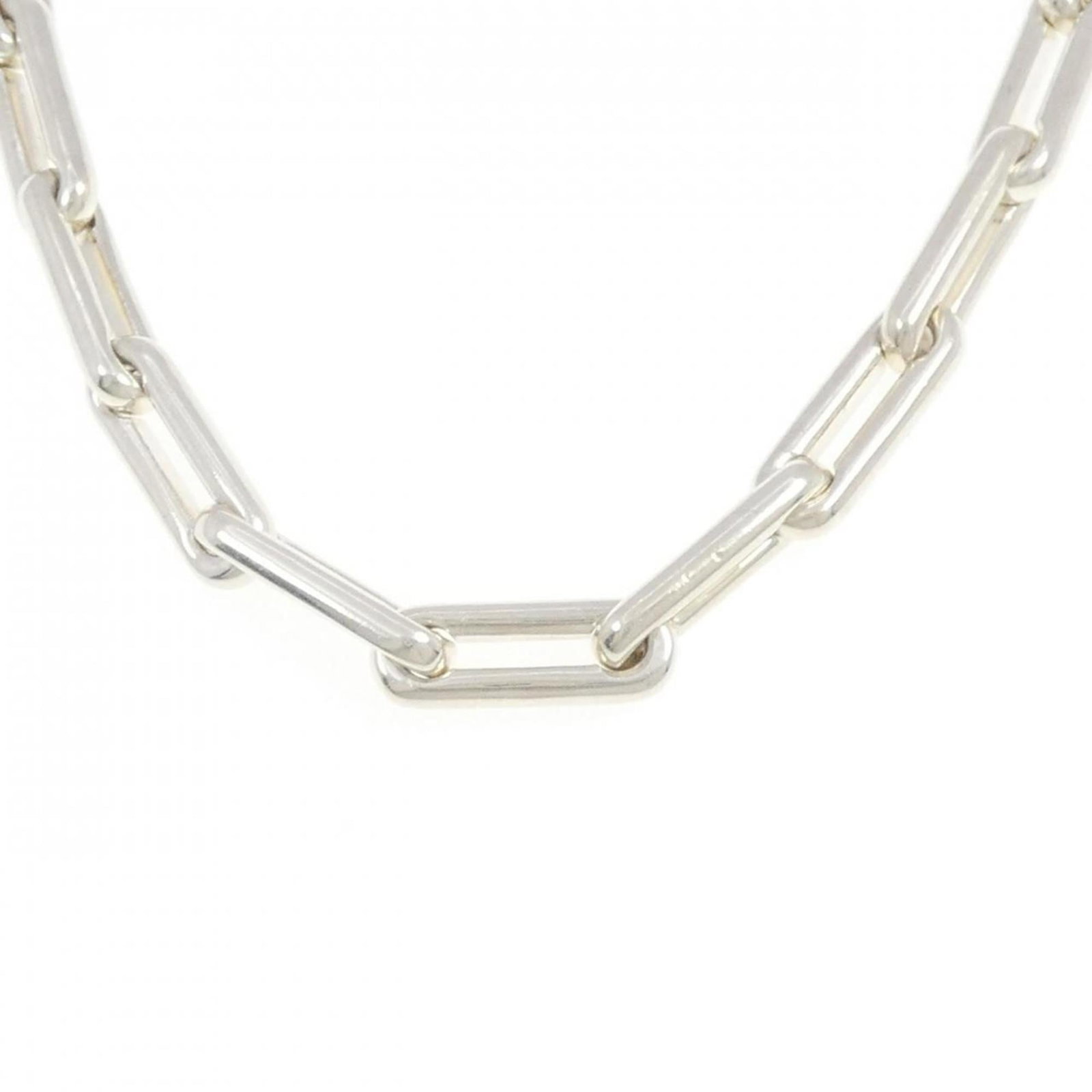 Hermes 925 Necklace: Hermes 925 Necklace A delicate Hermes 925 silver necklace with a timeless charm, this piece boasts a sleek design and premium quality craftsmanship. With its 41cm circumference, it's perfect for addin
