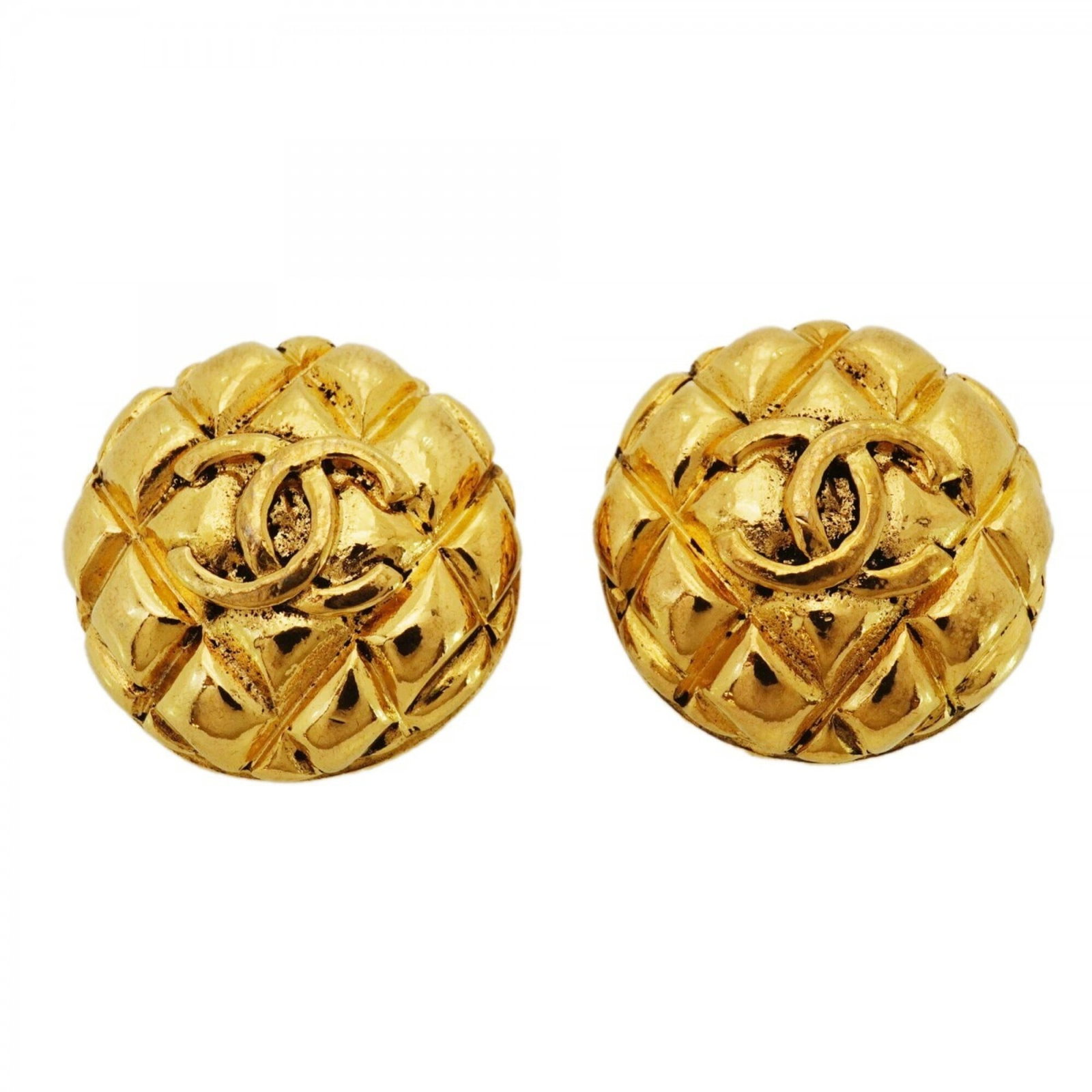 Chanel Clip Earrings Gold Plating: Chanel Clip Earrings Gold Plating Elevate your everyday look with these authentic Chanel clip earrings in gold plating. Featuring the iconic brand's signature style, these earrings have a subtle