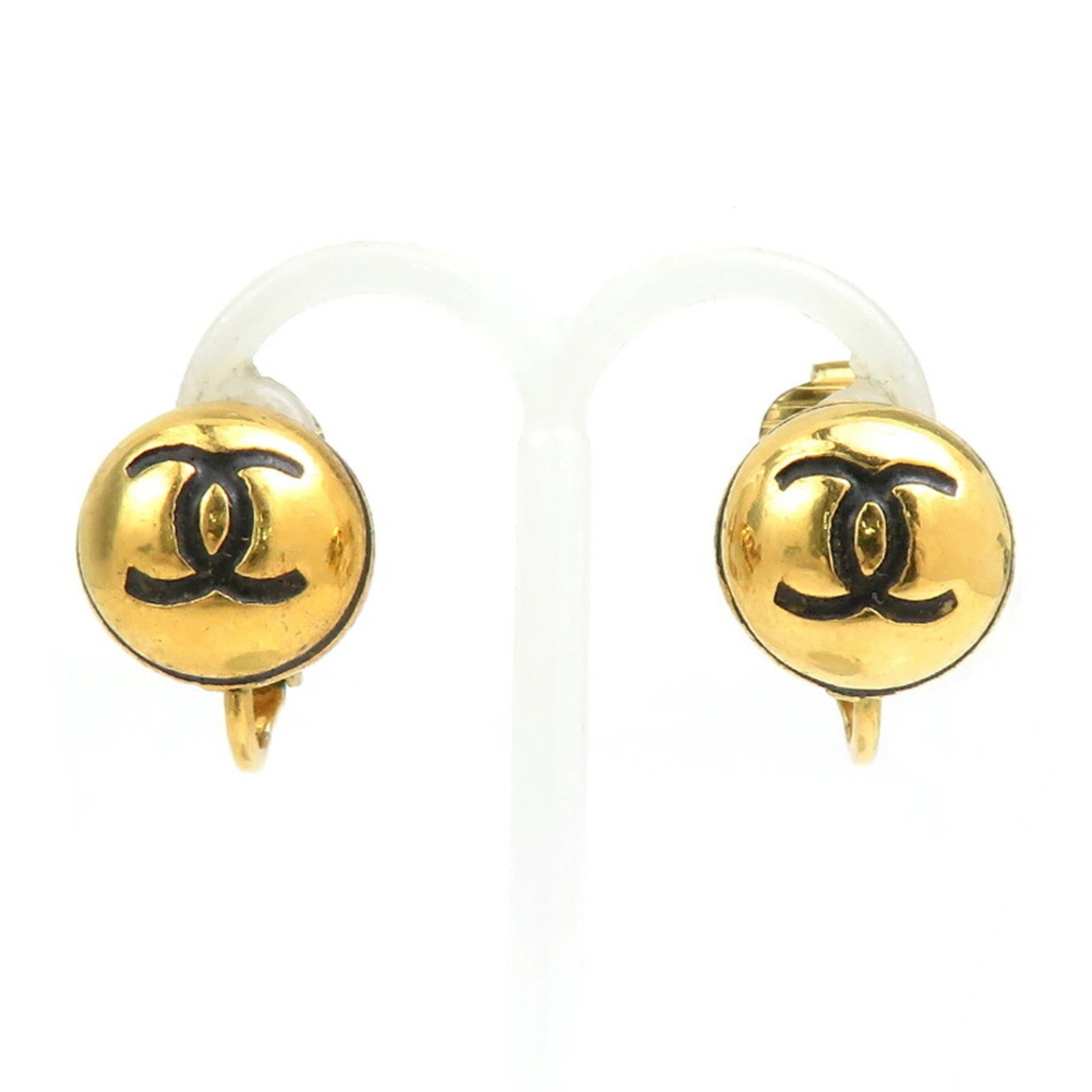 Chanel metal clip earrings: Chanel metal clip earrings For sale is a pair of authentic Chanel metal clip earrings in black and gold finishes. The earrings have been used and show some signs of wear, including minor scratches