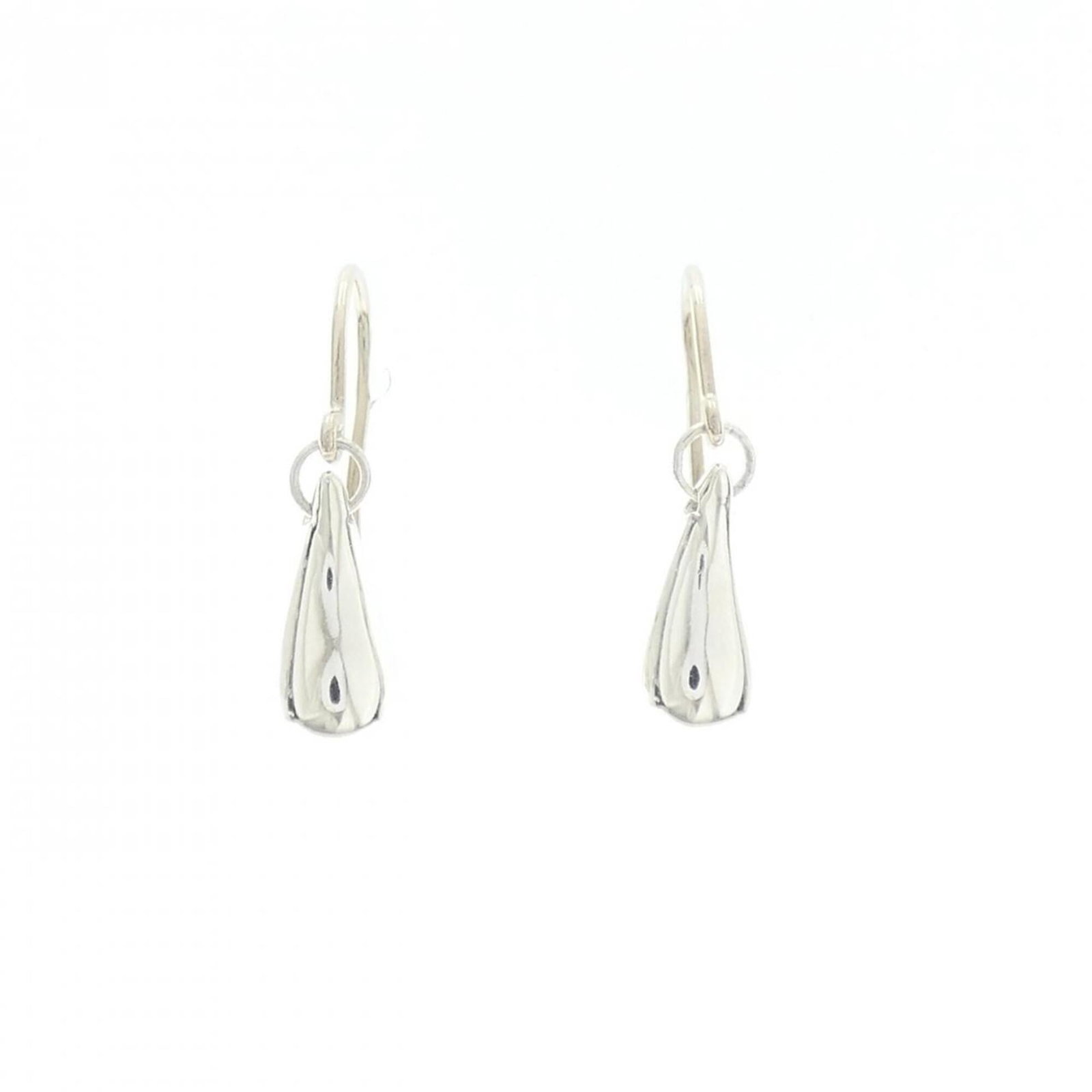 Tiffany Stud Earrings Silver 925: Tiffany Stud Earrings Silver 925 Elegant silver stud earrings from Tiffany, crafted with 925 sterling silver for a touch of sophistication. With their classic design and durable construction, these