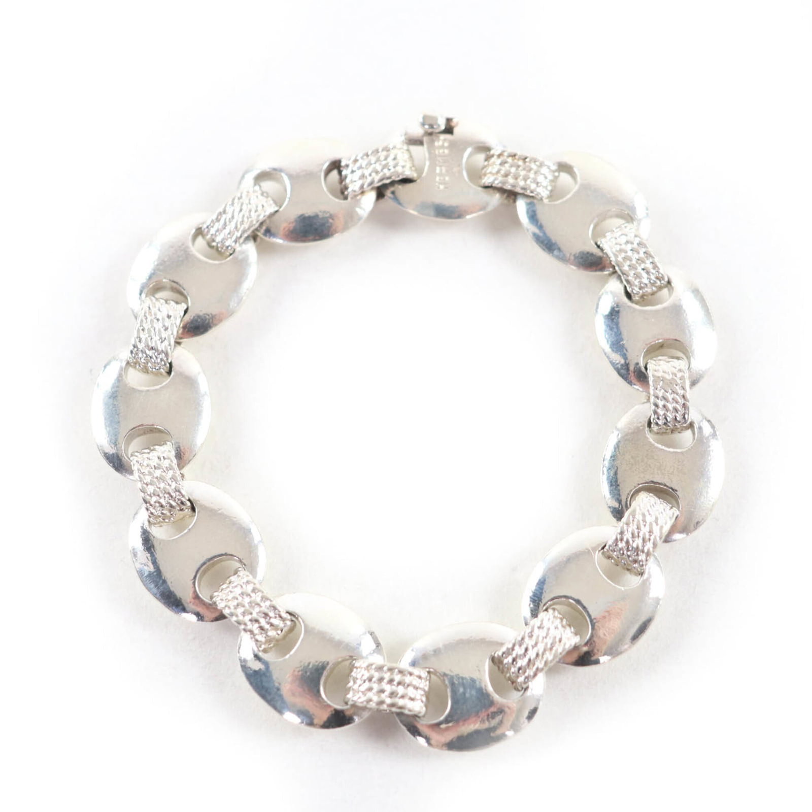 Hermes bangle silver 925: Hermes bangle silver 925 A sleek and sophisticated silver bangle from Hermes, crafted with 925 sterling silver for a durable and elegant finish. This versatile accessory measures 20cm in length, addin