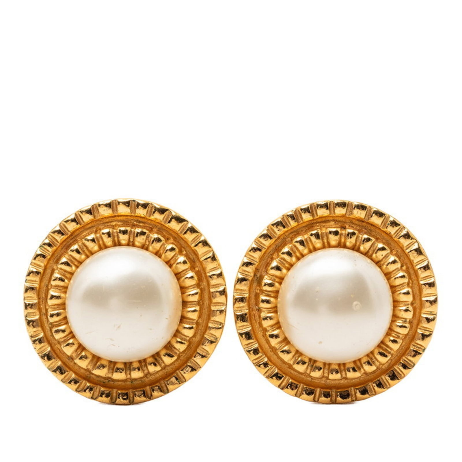 Chanel Clip Earrings Gold Plating: Chanel Clip Earrings Gold Plating Elevate your everyday look with these iconic Chanel clip earrings, featuring gold plating that adds a touch of luxury to any outfit. With their classic design and