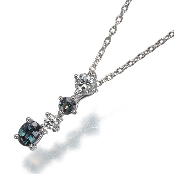 Mikimoto Necklace Alexandrite 0.30Ct Diamond 0.14Ct 18K 750 White Gold: Mikimoto Necklace Alexandrite 0.30Ct Diamond 0.14Ct 18K 750 White Gold Experience the allure of Japan's finest craftsmanship with this exquisite Mikimoto necklace featuring a stunning 0.30ct