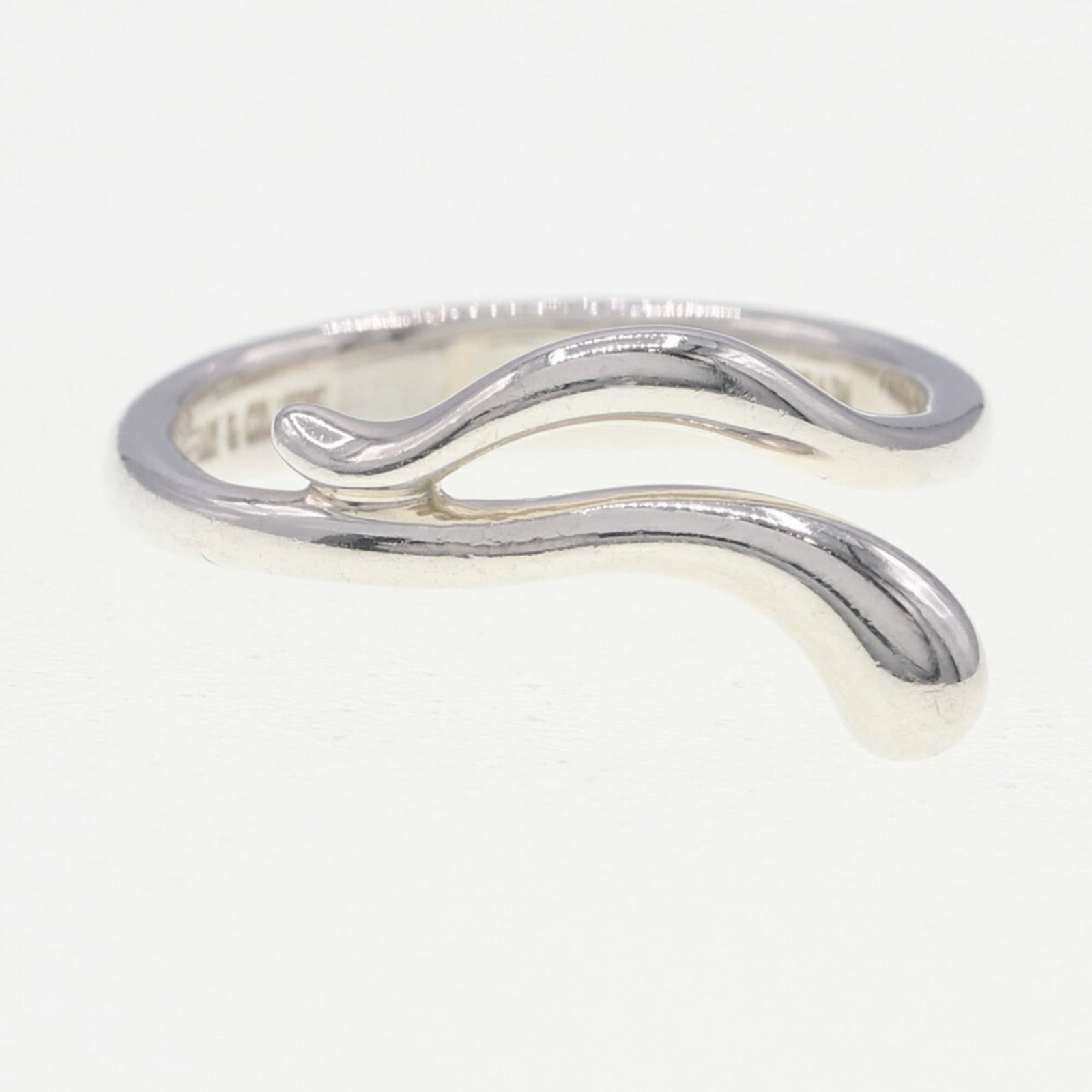 Tiffany Band Ring Sterling Silver 925: Tiffany Band Ring Sterling Silver 925 A delicate Tiffany band ring made from sterling silver 925, this piece boasts understated elegance with its simple design and premium material. With some minor