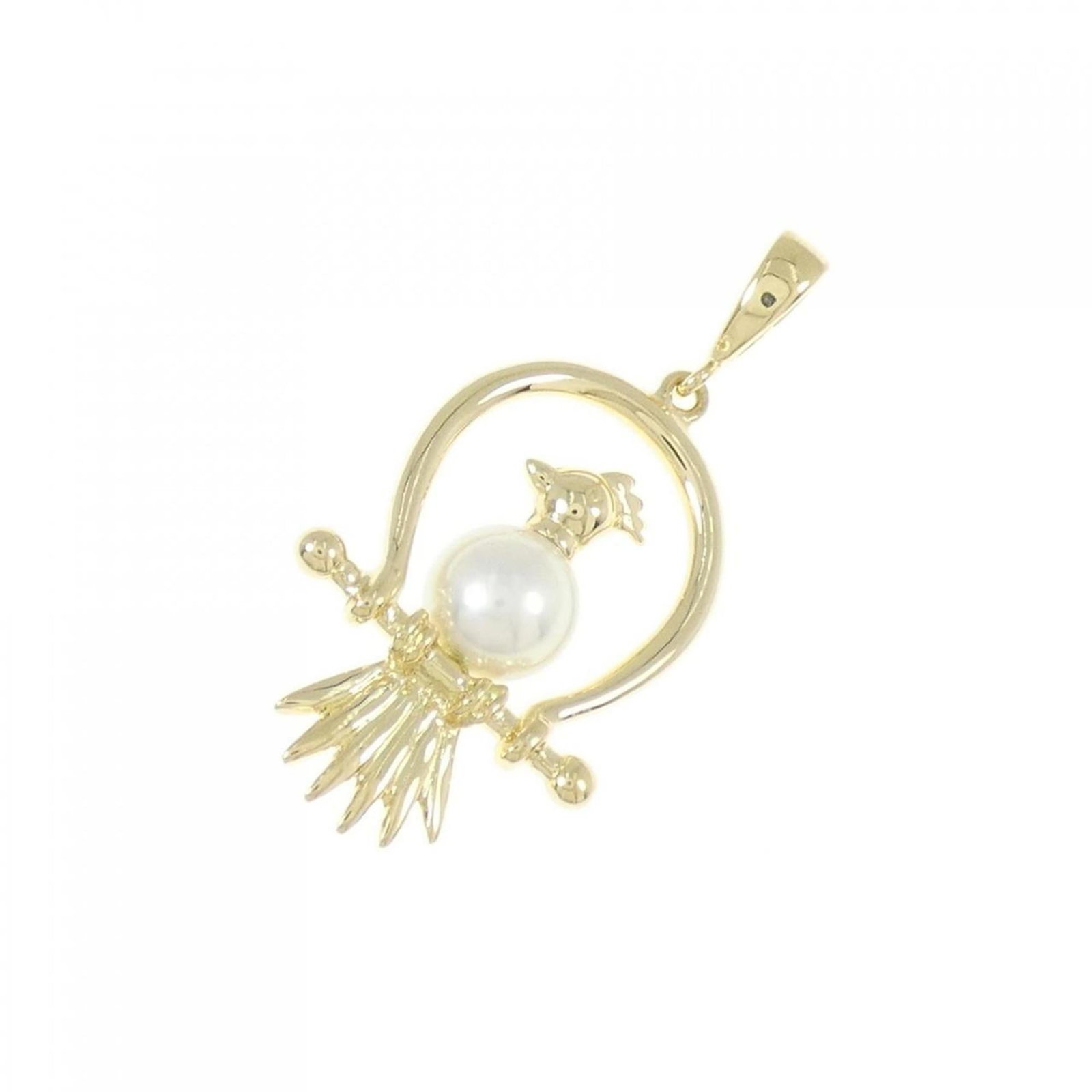 Mikimoto pearl pendant is 5.8mm: Mikimoto pearl pendant is 5.8mm A stunning 18K yellow gold Mikimoto pearl pendant adorns the neck with elegance and sophistication. This 5.8mm round pearl, weighing 2.7g, is set in a carefully