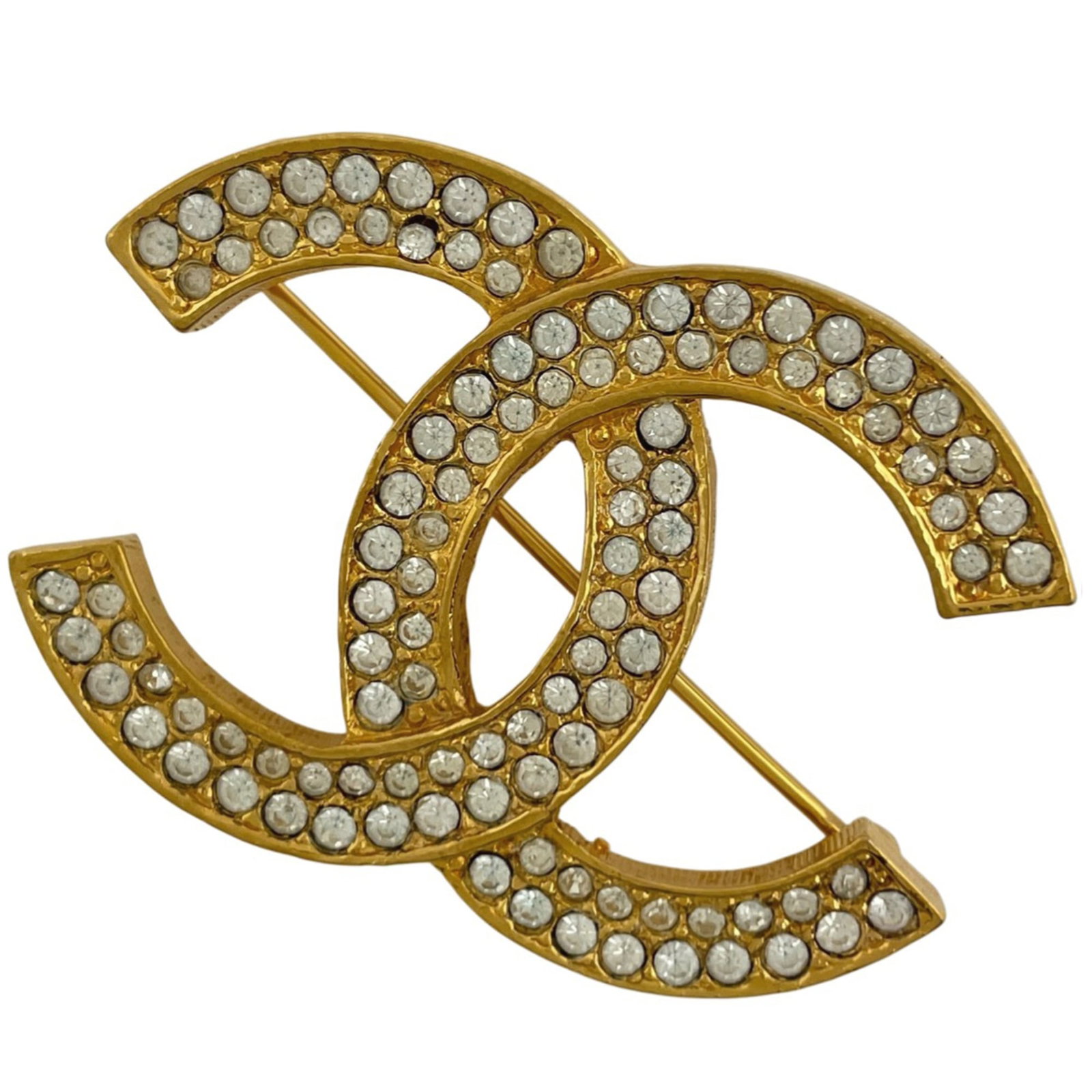 Chanel is a gold brooch.: Chanel is a gold brooch. A stunning gold brooch from Chanel adds a touch of elegance to any outfit with its sleek design and luxurious finish. With its 4.2cm x 3.1cm size, it makes a statement piece