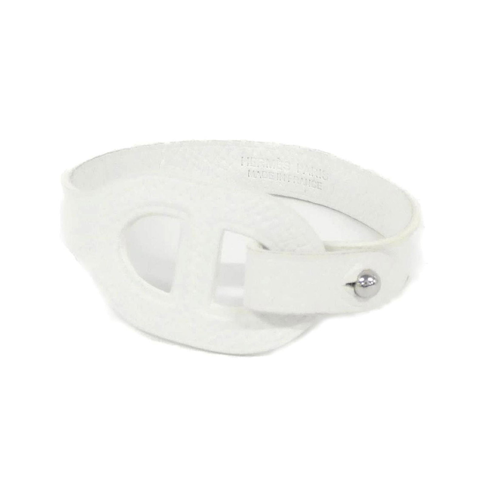 Hermes Charm Epsom Leather Bracelet: Hermes Charm Epsom Leather Bracelet A sleek and sophisticated accessory for the modern woman, this Hermes Charm Epsom Leather Bracelet boasts a timeless design with a silver tone and elegant white