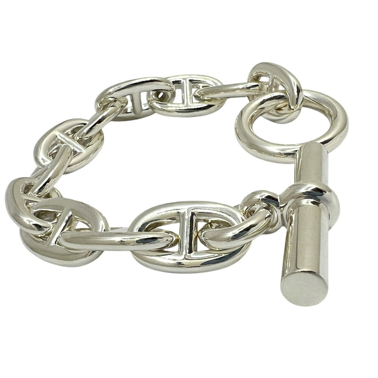 Hermes Charm Bracelet Silver 925: Hermes Charm Bracelet Silver 925 A sleek and modern accessory for everyday wear, this Hermes Charm Bracelet is crafted from high-quality Silver 925. With its classic design and durable construction, i