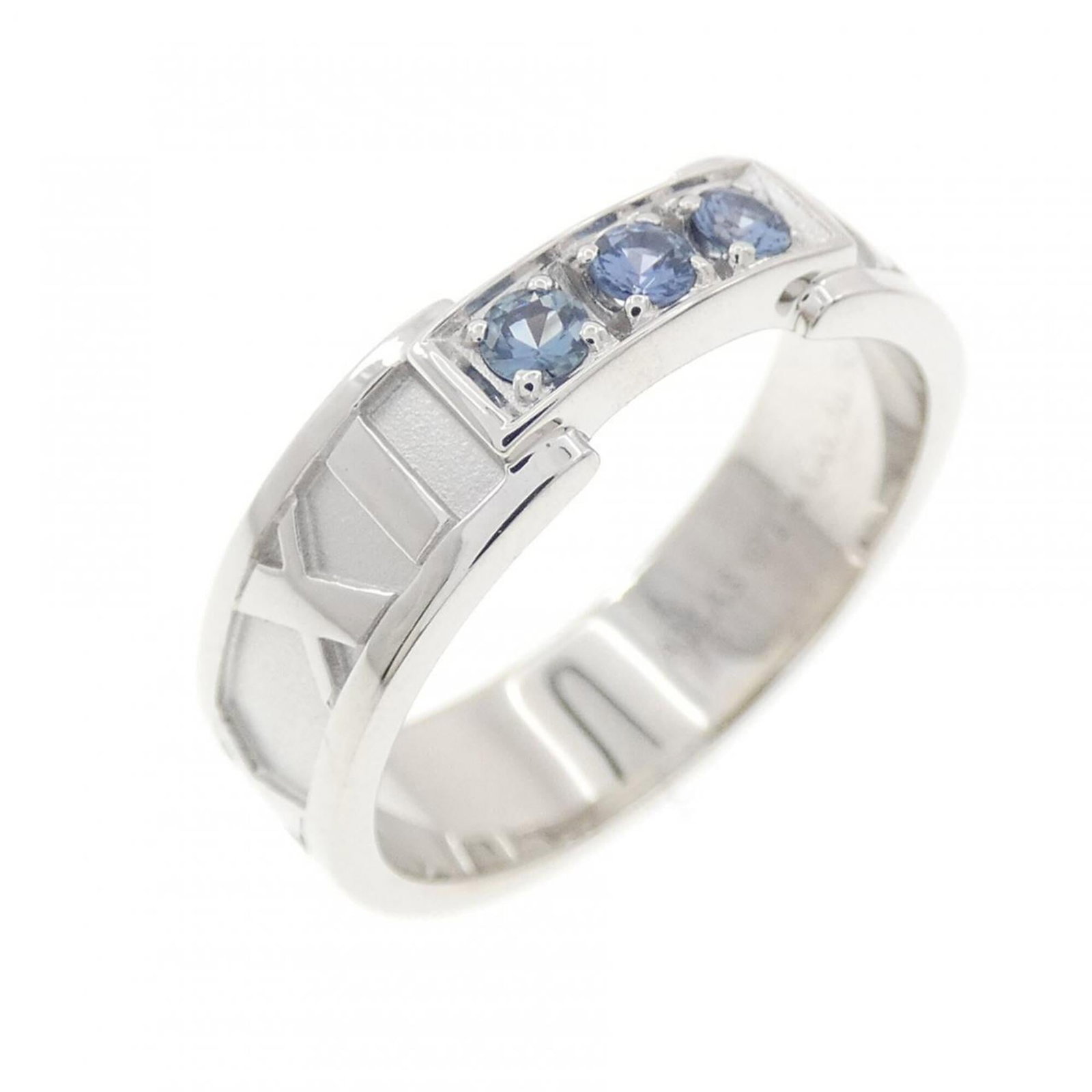 Tiffany Band Ring White Gold (18K): Tiffany Band Ring White Gold (18K) A beautiful 18K white gold band ring from Tiffany, this gently used piece boasts a sleek design that complements any style. With its high-quality construction and