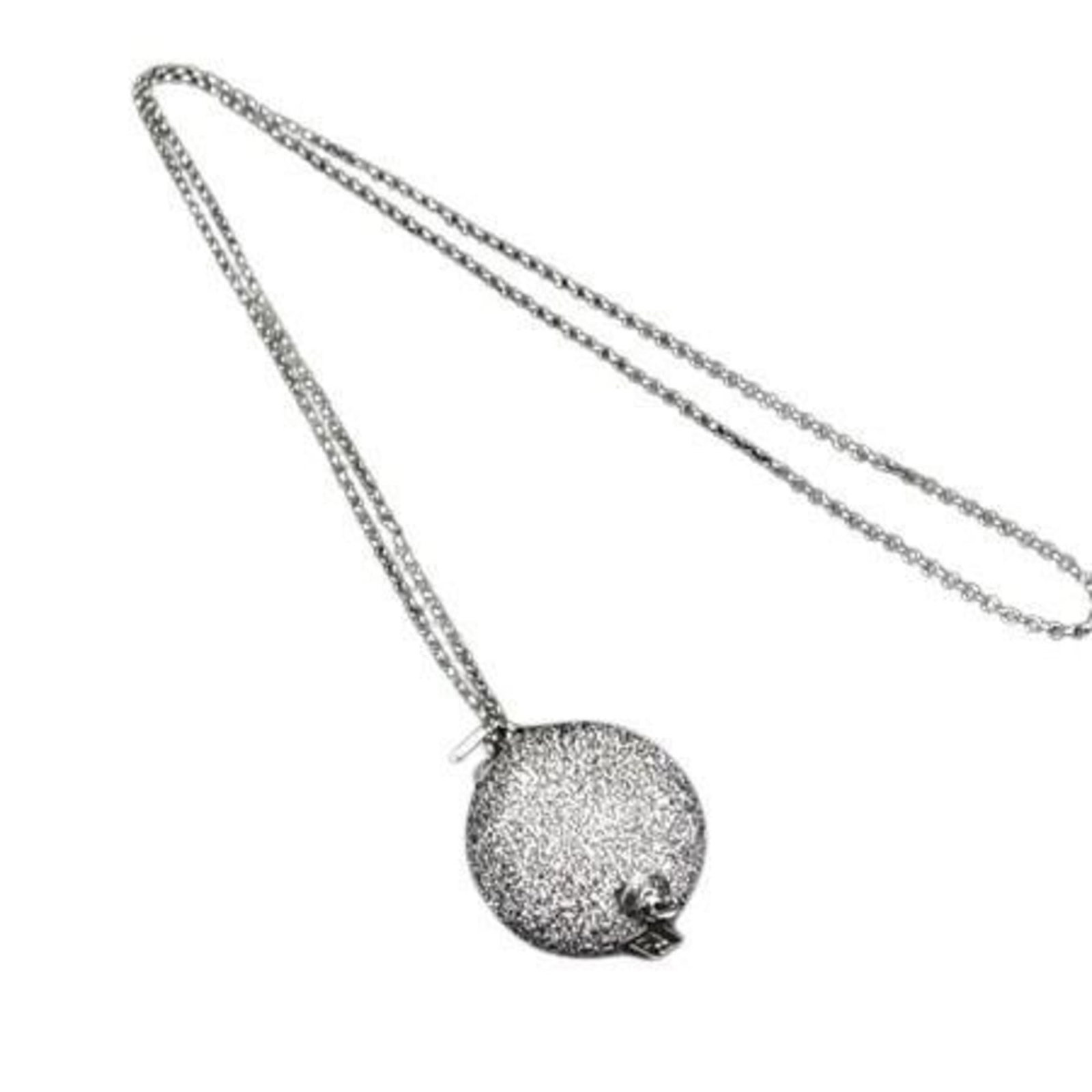 Fendi women's silver metal pendant.: Fendi women's silver metal pendant. A sleek Fendi silver metal pendant adorns this elegant necklace, adding a touch of luxury to any outfit. With its 43mm x 25mm size and 65.6 cm adjustable neck
