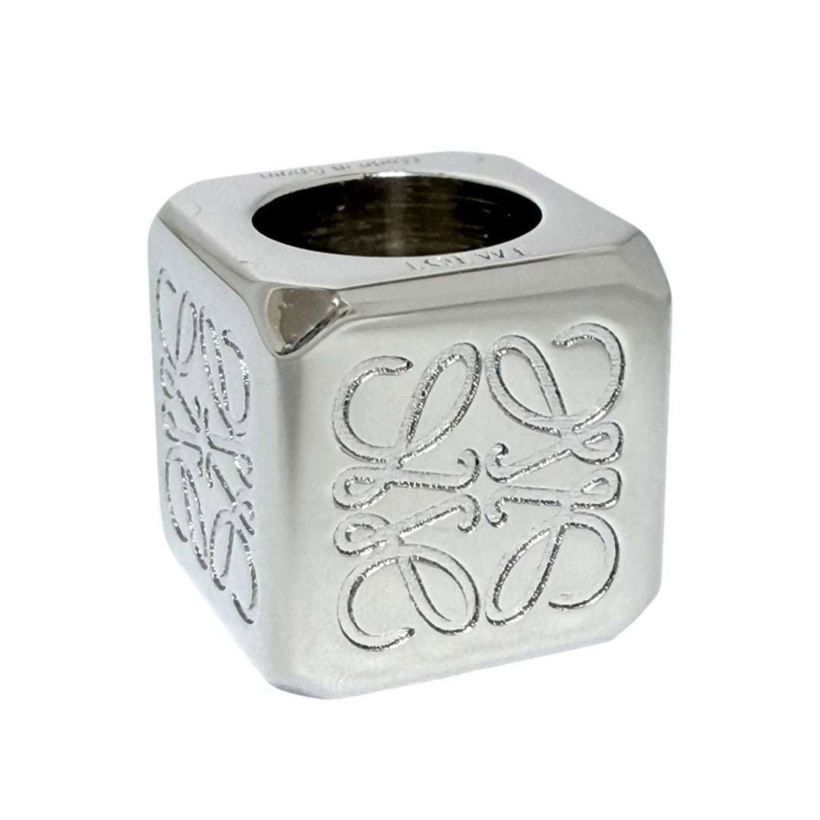 Loewe metal necklace charm: Loewe metal necklace charm A sleek metal charm from renowned luxury brand Loewe, this 11mm x 11mm necklace feature boasts a subtle presence that can add an air of sophistication to any outfit. With