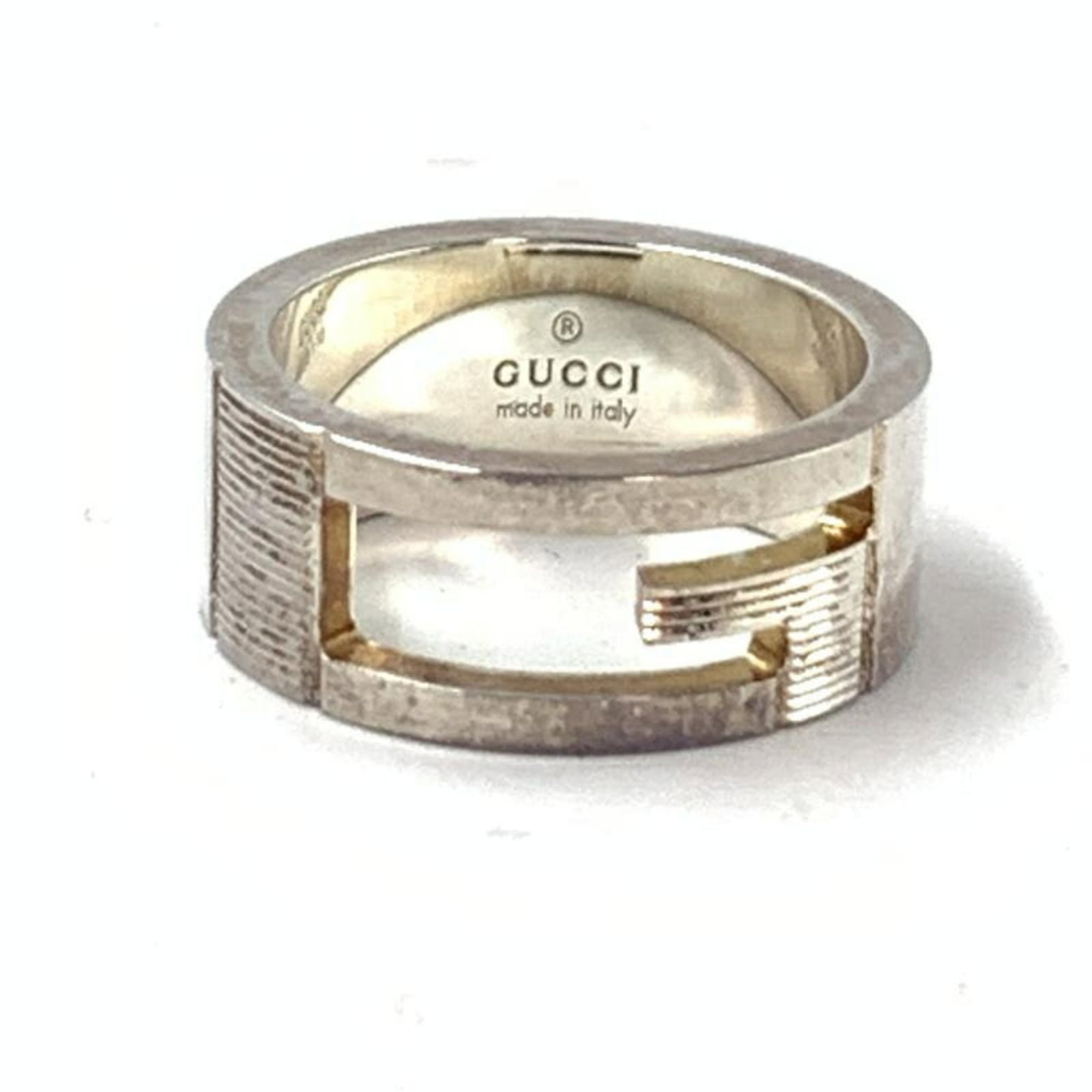 Gucci Band Ring Silver 925: Gucci Band Ring Silver 925 A sleek and sophisticated Gucci band ring, this silver 925 piece boasts understated elegance with its classic design. With a subtle sheen from the high-quality silver