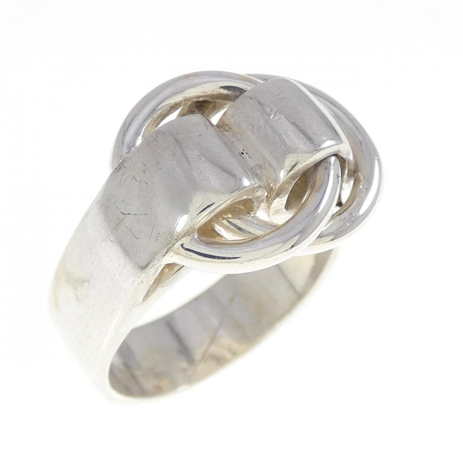 Hermes ring band: Hermes ring band A pre-owned Hermes ring band for women, available in size 6. This band features the iconic Hermes design and has been worn, with some traces of usage visible - including minor