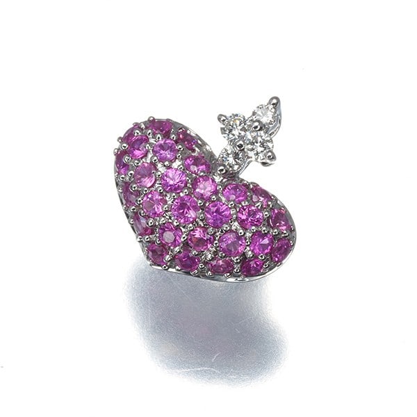 Kasahara Masumi Pendant Ruby 0.50Ct Diamond 0.06Ct Heart Paved 18K Wg: Kasahara Masumi Pendant Ruby 0.50Ct Diamond 0.06Ct Heart Paved 18K Wg A stunning 18k white gold pendant showcases a vibrant 0.50ct ruby as its centerpiece, complemented by a delicate 0.06ct