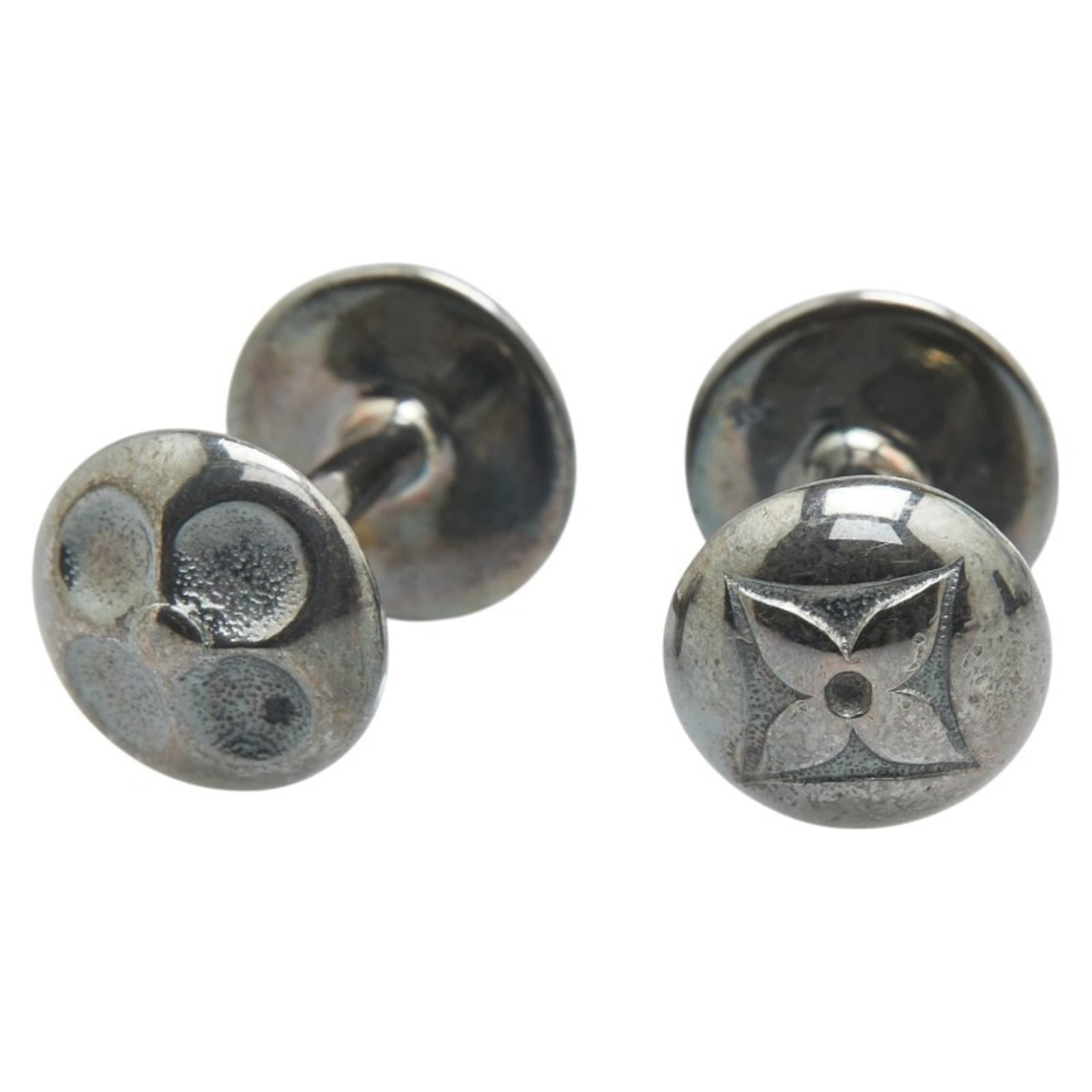 Louis Vuitton cufflinks are silver. (1 of 7)