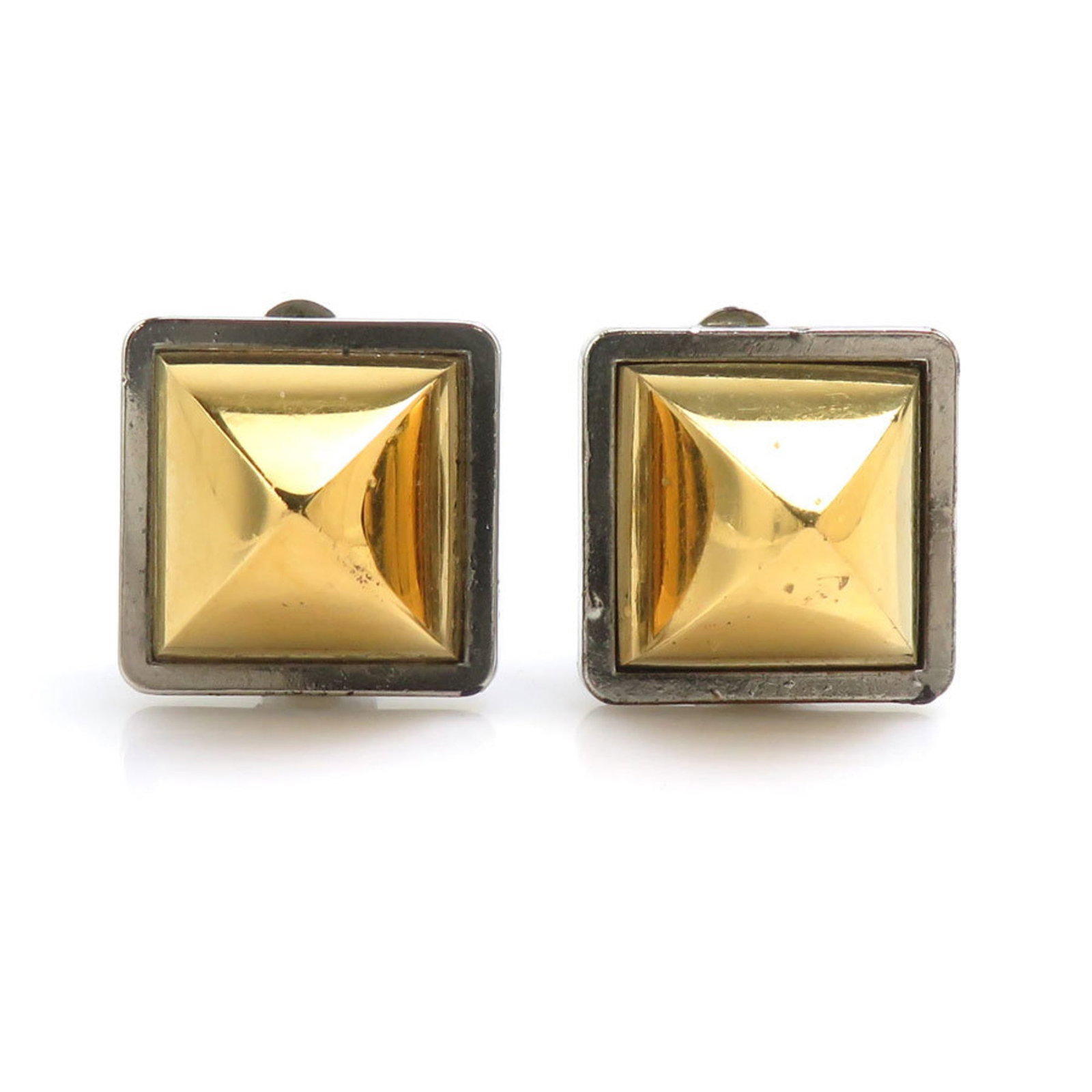 Hermes metal clip earrings: Hermes metal clip earrings Elevate your everyday style with these elegant Hermes metal clip earrings, crafted from durable gold or silver metal and boasting a sleek 23mm x 23mm design. With their
