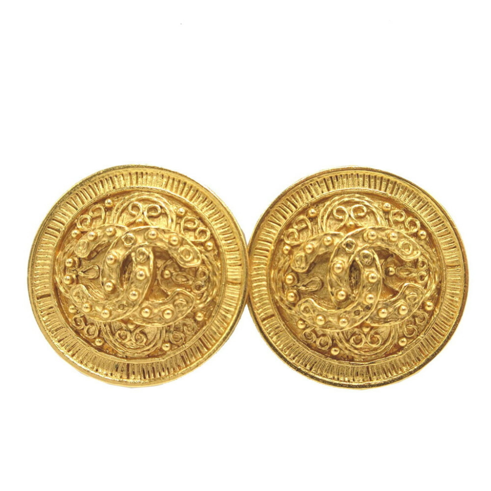 Chanel metal clip earrings: Chanel metal clip earrings Elevate your everyday style with these iconic Chanel metal clip earrings in gold. Featuring the timeless design of the luxury brand, these earrings showcase a sleek and