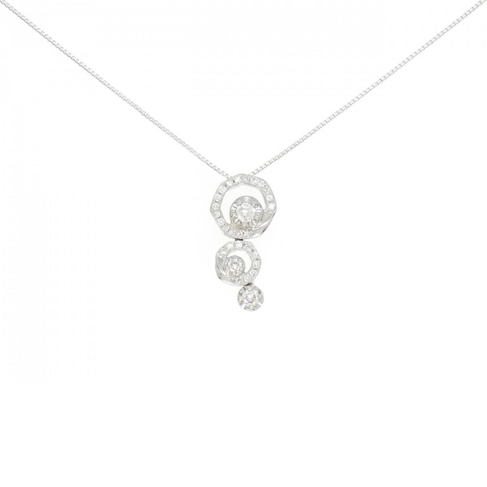 Vendome Diamond Necklace 0.26CT: Vendome Diamond Necklace 0.26CT A stunning platinum diamond necklace featuring a 0.26ct Vendome diamond pendant, set against a sleek and modern background. With its 45cm chain circumference and