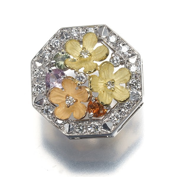 Sapphire 0.22Ct Diamond 0.20Ct Flower Textured Pendant Pt 900/ 18K Yg/ Rg: Sapphire 0.22Ct Diamond 0.20Ct Flower Textured Pendant Pt 900/ 18K Yg/ Rg A stunning platinum pendant showcases a 0.22ct diamond surrounded by a delicate flower textured design, complemented by a