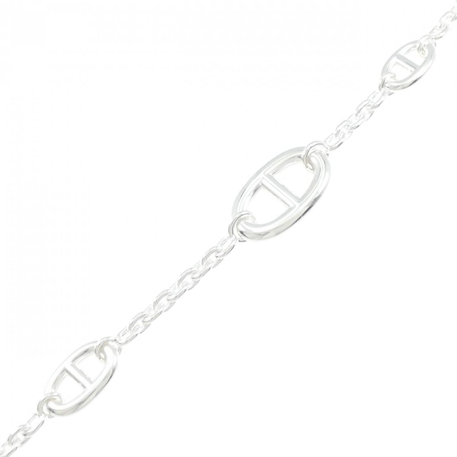 Hermes Charm Bracelet Silver 925: Hermes Charm Bracelet Silver 925 A delicate silver 925 charm bracelet from Hermes, featuring a slender profile and subtle details. With a total length of 16cm, this elegant piece is perfect for