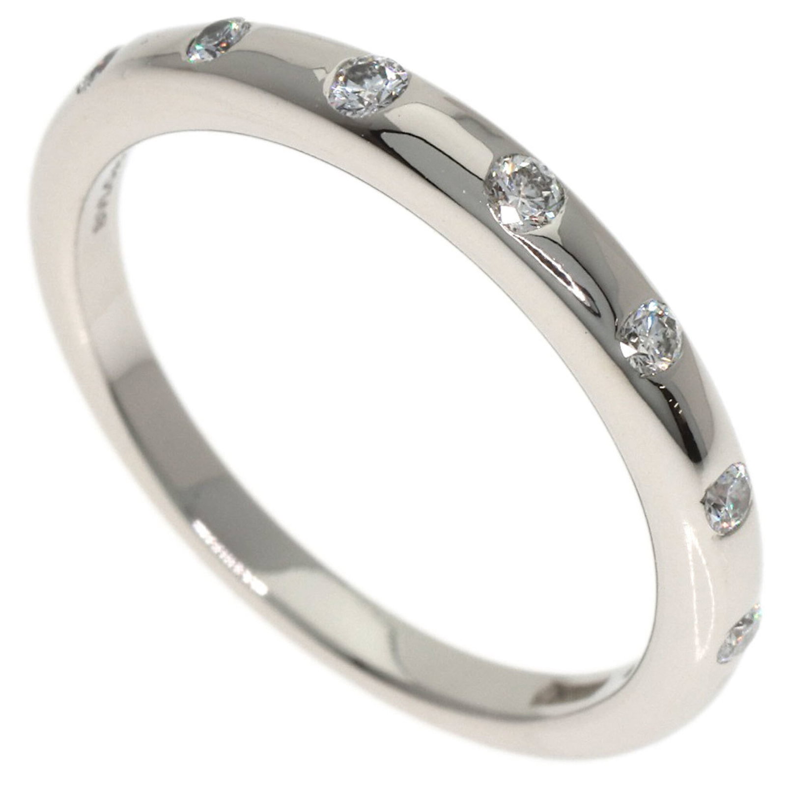 Bvlgari Band Ring Platinum, Platinum 950: Bvlgari Band Ring Platinum, Platinum 950 This Bvlgari Band Ring is crafted from platinum 950 and features a sleek design that exudes luxury. With its high-quality material and classic style, this