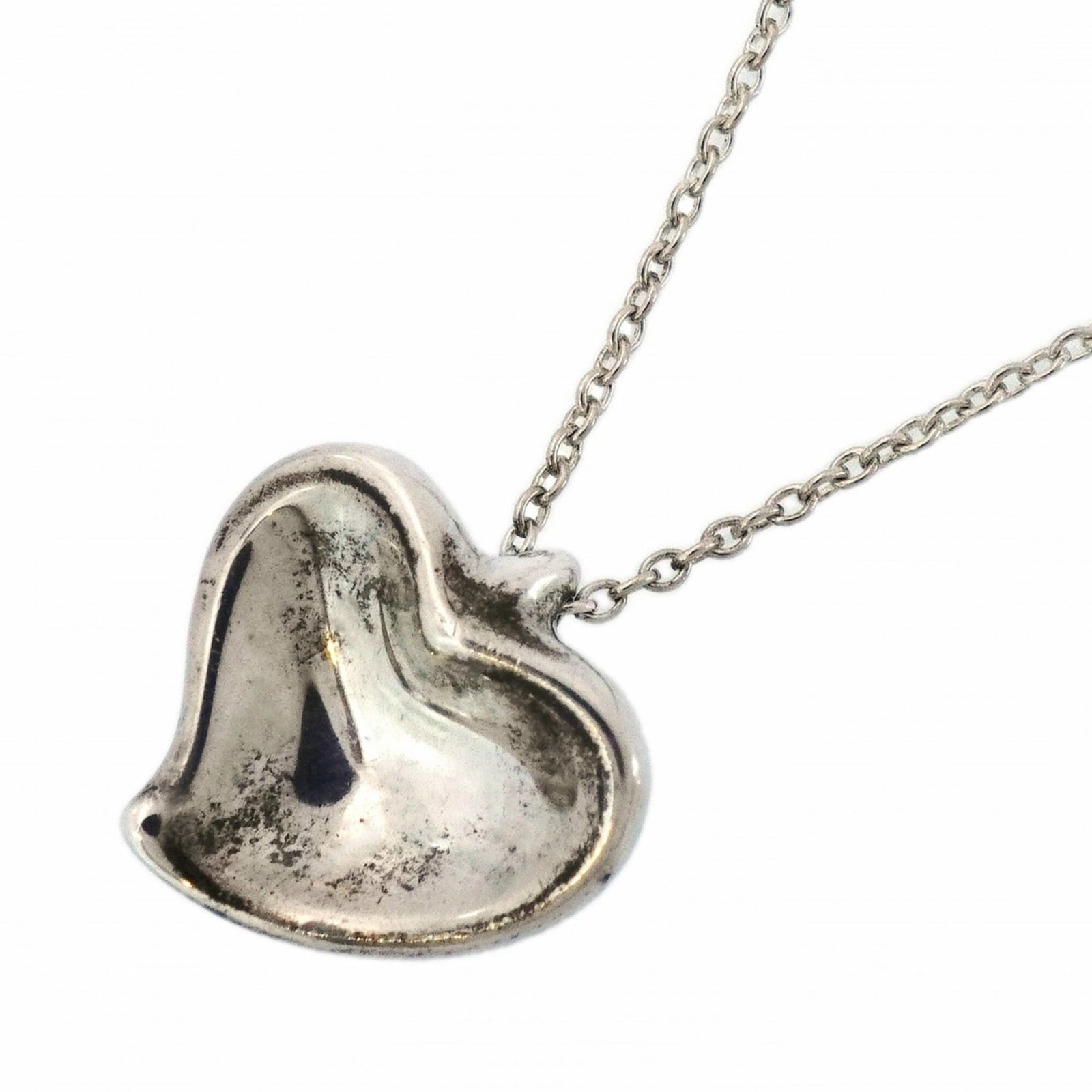 Tiffany and Co sterling silver full heart women's necklace: Tiffany and Co sterling silver full heart women's necklace A stunning Tiffany and Co sterling silver full heart necklace in excellent condition, with a 43cm chain circumference and a beautiful 13.1mm
