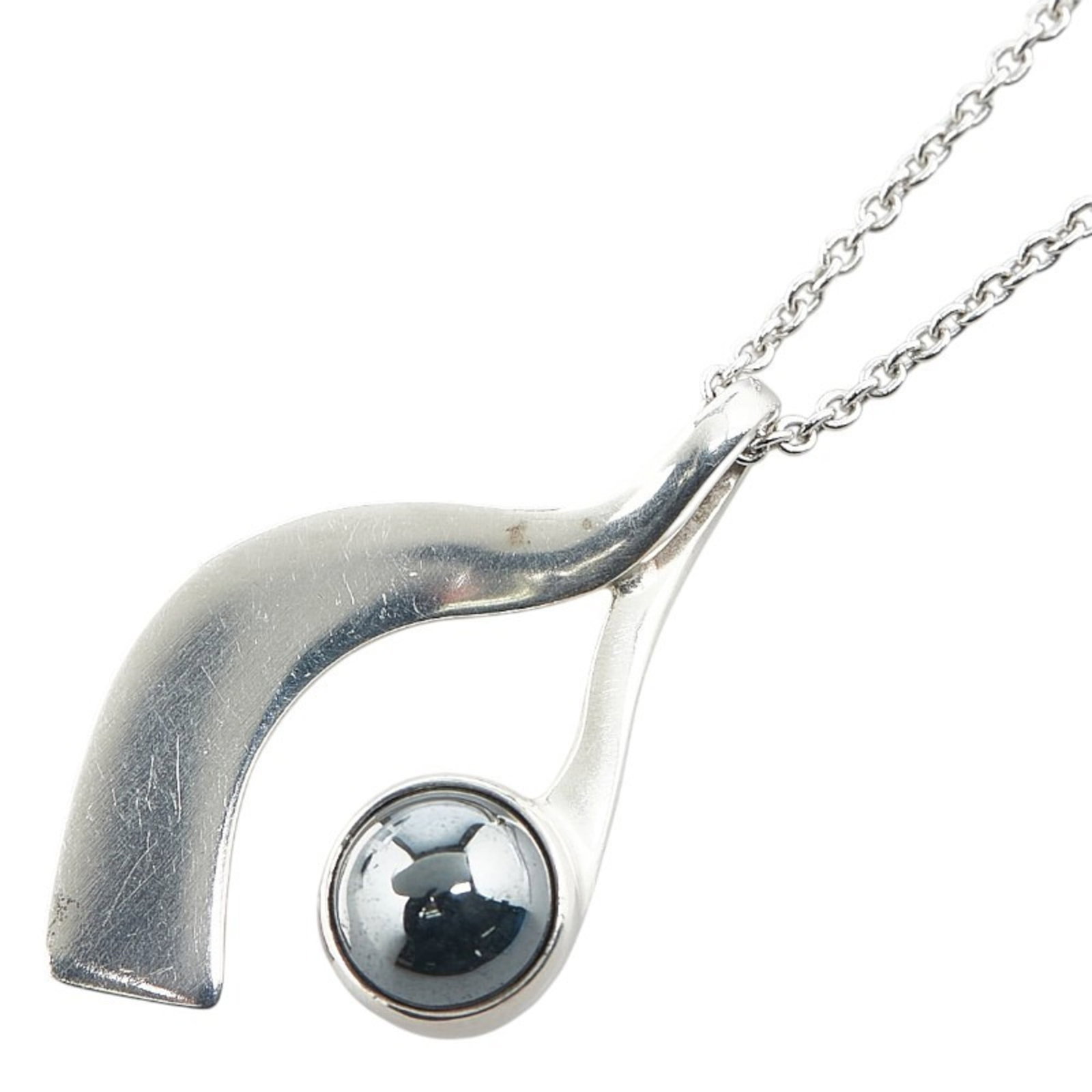 Women's silver necklace from Georg Jensen.: Women's silver necklace from Georg Jensen. A beautiful Georg Jensen silver necklace featuring a striking hematite stone pendant, this piece boasts a sleek and modern design. With its 40cm chain and