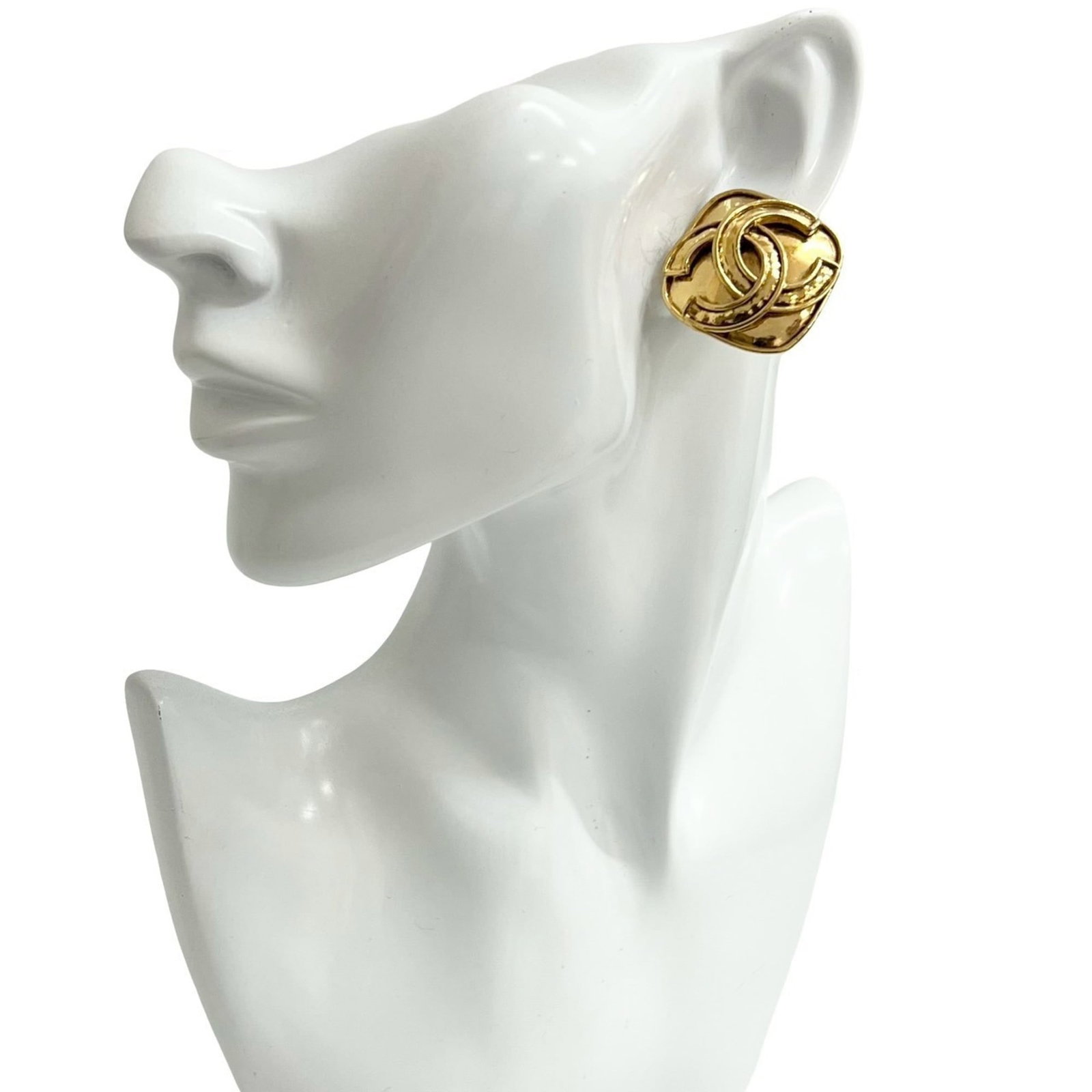 Chanel Clip Earrings Gold Plating: Chanel Clip Earrings Gold Plating Elevate your everyday look with these elegant Chanel clip earrings in gold plating. Featuring the iconic brand's signature style, these earrings showcase a subtle