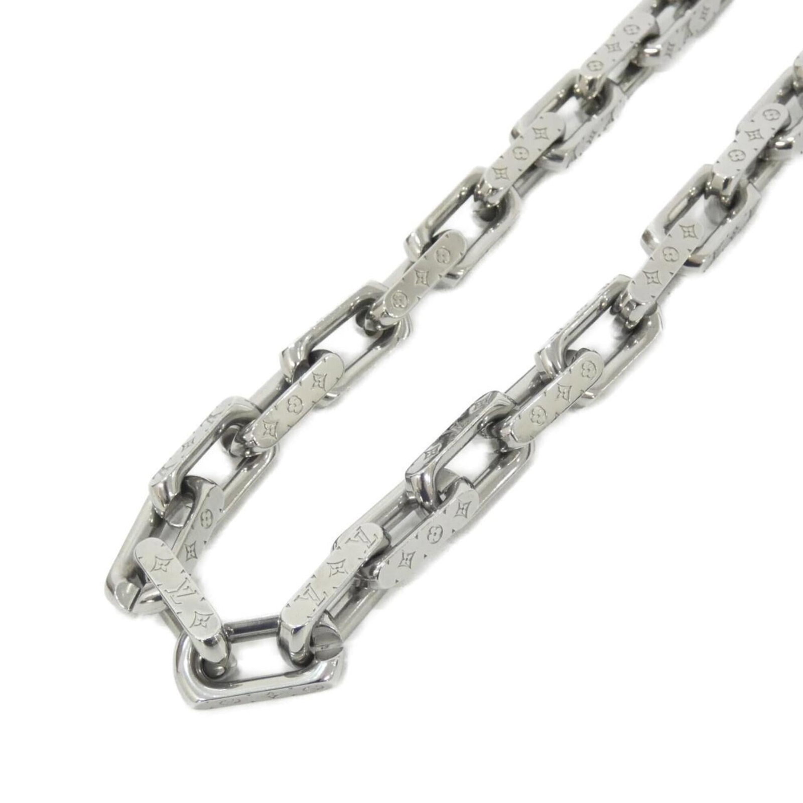Louis Vuitton Collier Chain Monogram M00307 Necklace: Louis Vuitton Collier Chain Monogram M00307 Necklace A sleek and sophisticated Louis Vuitton necklace, this Collier Chain Monogram M00307 Necklace boasts the iconic brand's signature monogram pattern