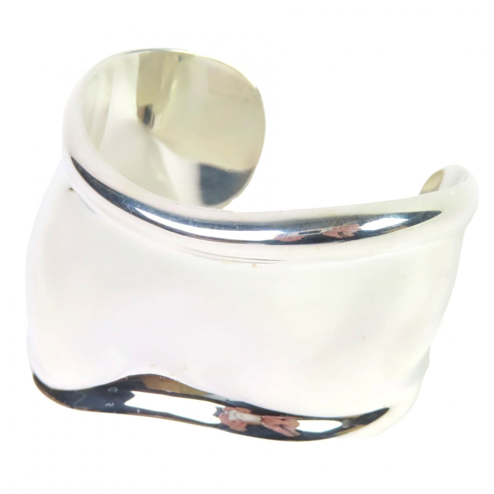 Tiffany silver bangle: Tiffany silver bangle A stunning Tiffany silver bangle, crafted from 925 sterling silver and boasting a sleek, modern design, adds a touch of elegance to any outfit. Measuring 12.2cm in length, this b