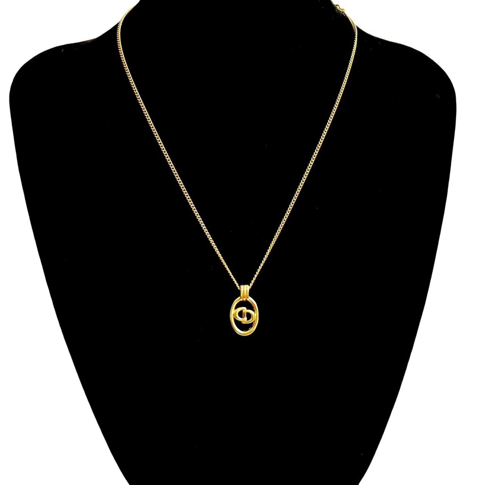 Christian Dior Gold Vintage Chain Necklace with CD Logo Pendant: Christian Dior Gold Vintage Chain Necklace with CD Logo Pendant A stunning gold chain necklace from Christian Dior, featuring the iconic CD logo pendant. This vintage piece boasts a rich gold plating