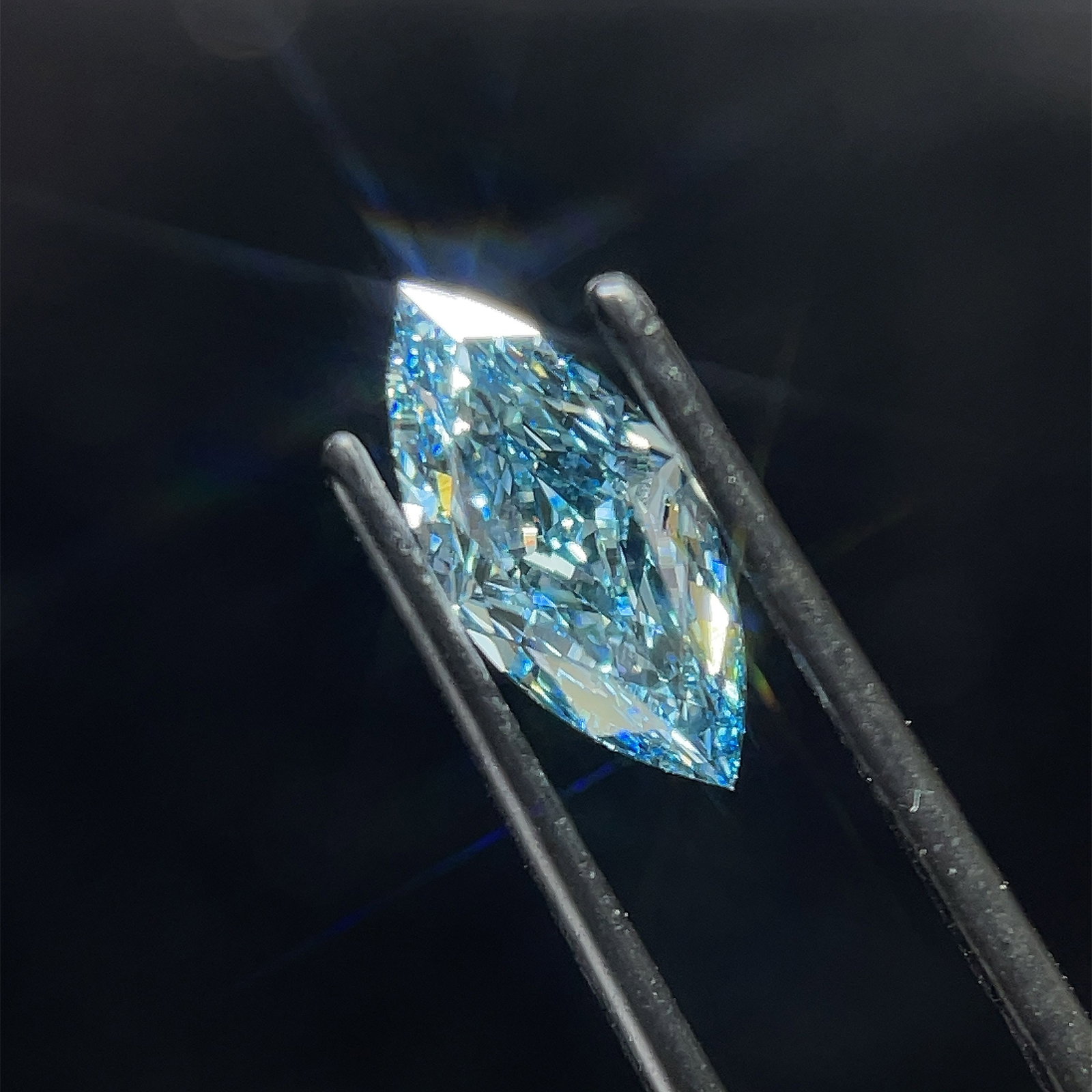 IGI Marquise 2.0ct Fancy Vivid Blue VVS2 - Loose Lab Diamond: IGI Marquise 2.0ct Fancy Vivid Blue VVS2 - Loose Lab Diamond This listing features IGI Marquise 2.0ct Fancy Vivid Blue VVS2 - Loose Lab Diamond. Item specifics are provided below. Item Specifics: Sour