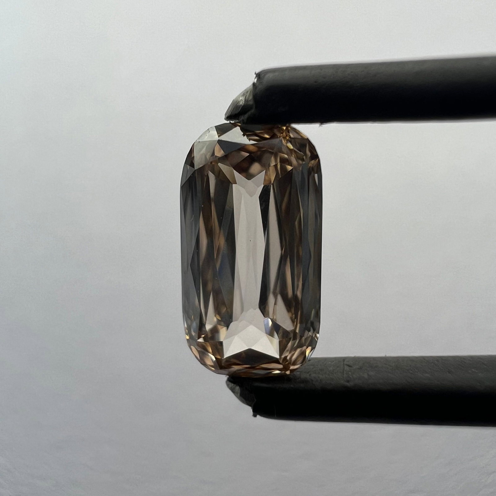 Cushion Brilliant 0.64ct Orange VVS2 - Loose Lab Diamond: Cushion Brilliant 0.64ct Orange VVS2 - Loose Lab Diamond This listing features Cushion Brilliant 0.64ct Orange VVS2 - Loose Lab Diamond. Item specifics are provided below. Item Specifics: Source: This