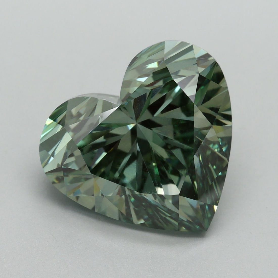 IGI Heart 10.26ct Fancy Vivid Green VVS2 - Loose Lab Diamond: IGI Heart 10.26ct Fancy Vivid Green VVS2 - Loose Lab Diamond This listing features IGI Heart 10.26ct Fancy Vivid Green VVS2 - Loose Lab Diamond. Item specifics are provided below. Item Specifics: Sour
