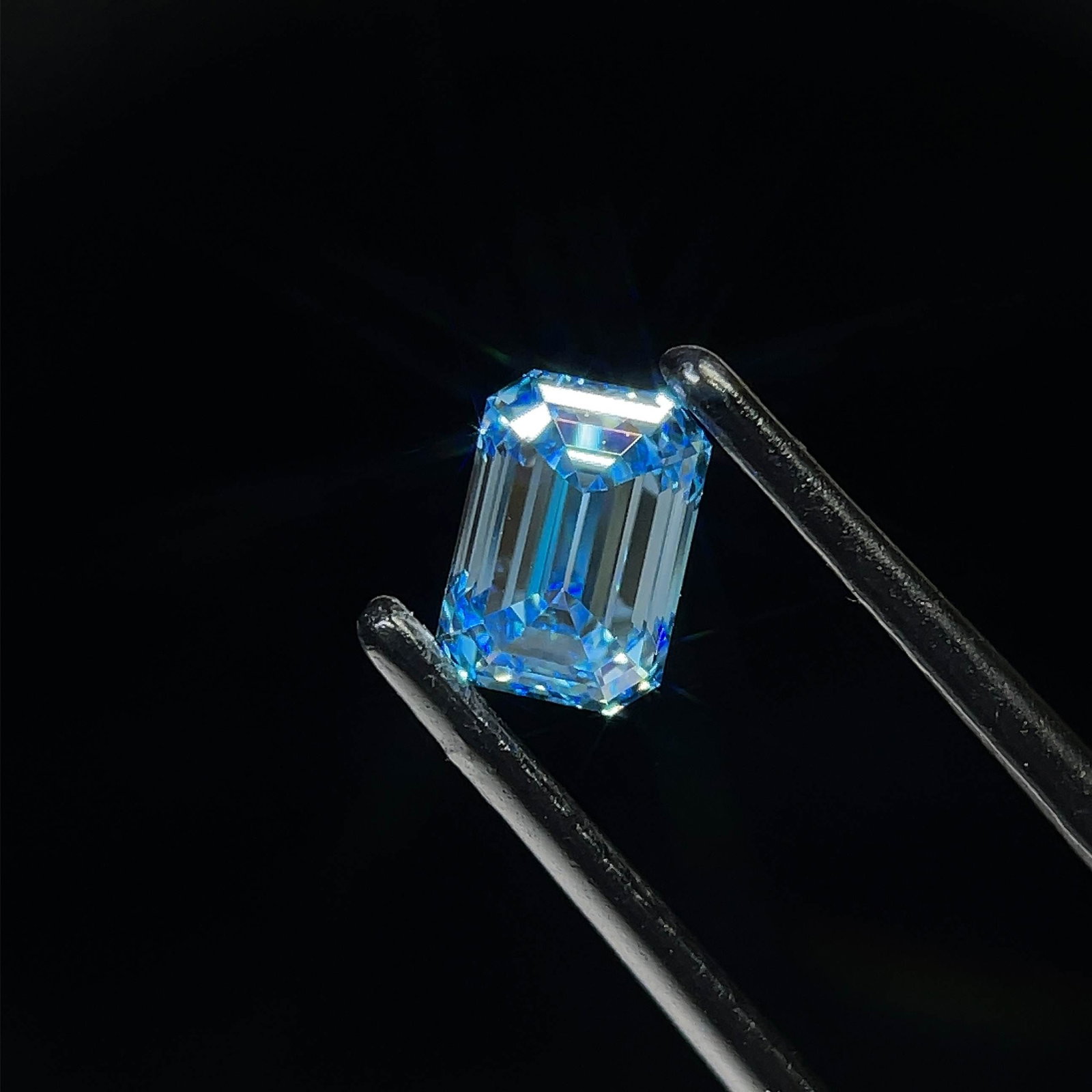 IGI Emerald 0.86ct Fancy Intense Blue VVS2 - Loose Lab Diamond: IGI Emerald 0.86ct Fancy Intense Blue VVS2 - Loose Lab Diamond This listing features IGI Emerald 0.86ct Fancy Intense Blue VVS2 - Loose Lab Diamond. Item specifics are provided below. Item Specifics: 