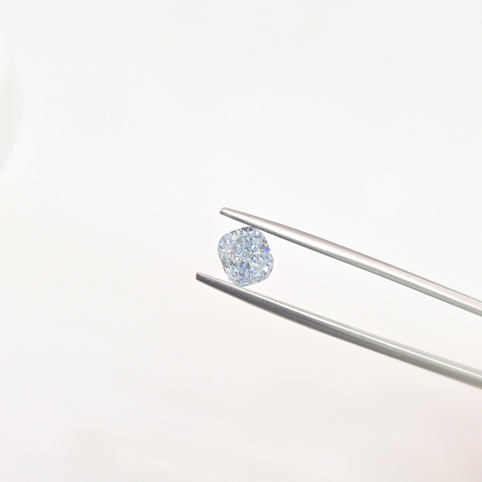 IGI Cushion Modified 1.15ct Light Blue VVS2 - Loose Lab Diamond: IGI Cushion Modified 1.15ct Light Blue VVS2 - Loose Lab Diamond This listing features IGI Cushion Modified 1.15ct Light Blue VVS2 - Loose Lab Diamond. Item specifics are provided below. Item Specifics