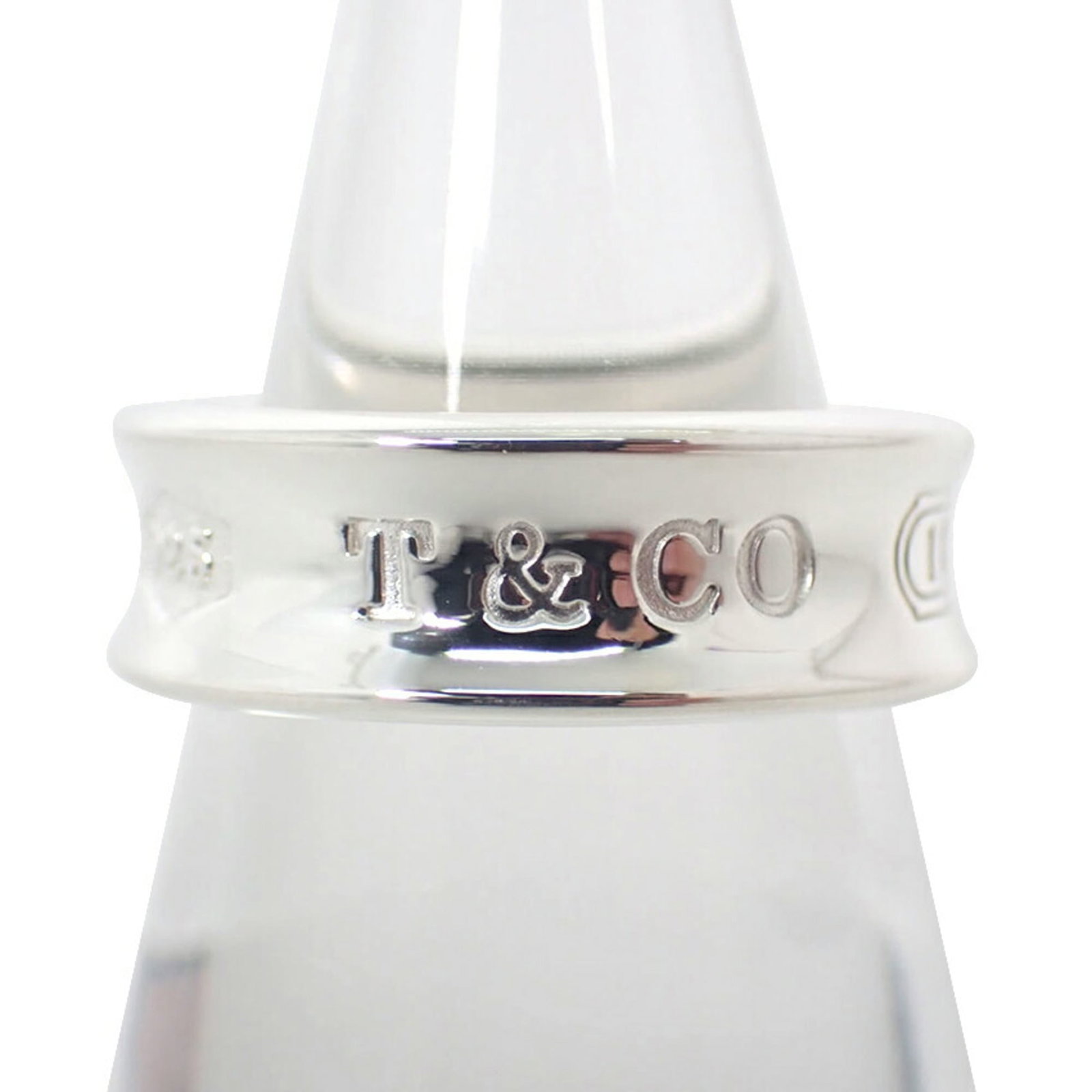 Tiffany Band Ring Sterling Silver 925: Tiffany Band Ring Sterling Silver 925 Sterling silver band ring from Tiffany featuring a classic design. The ring shows some signs of usage with a few scratches and dirt, but remains in very good cond